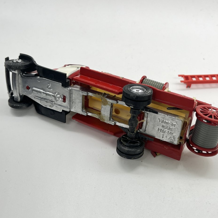 Модель пожарного автомобиля ГАЗ-60 1:43