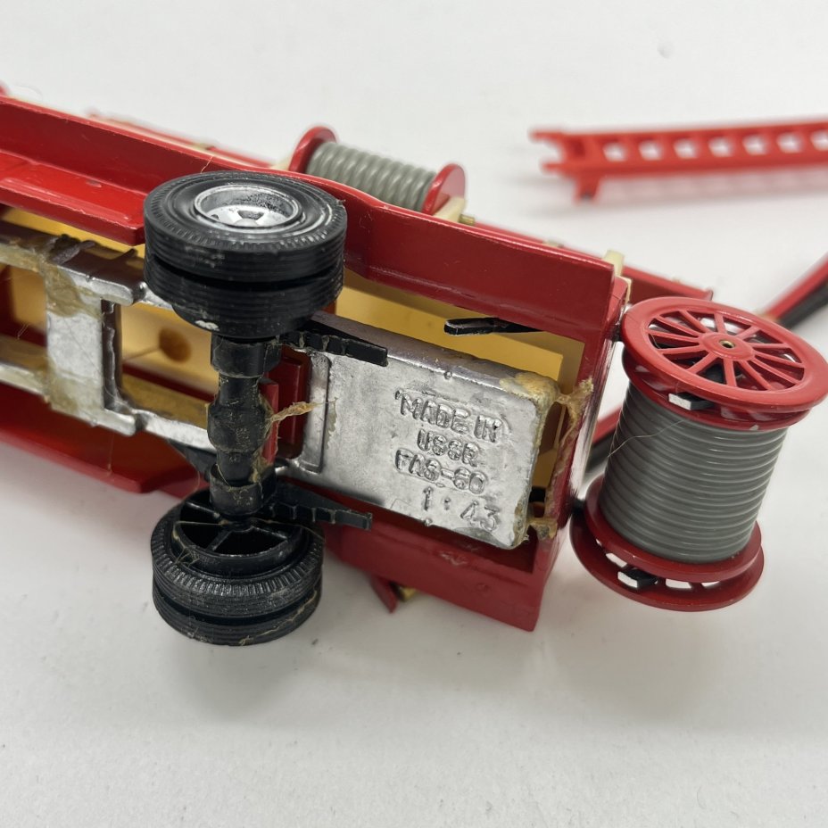 Модель пожарного автомобиля ГАЗ-60 1:43