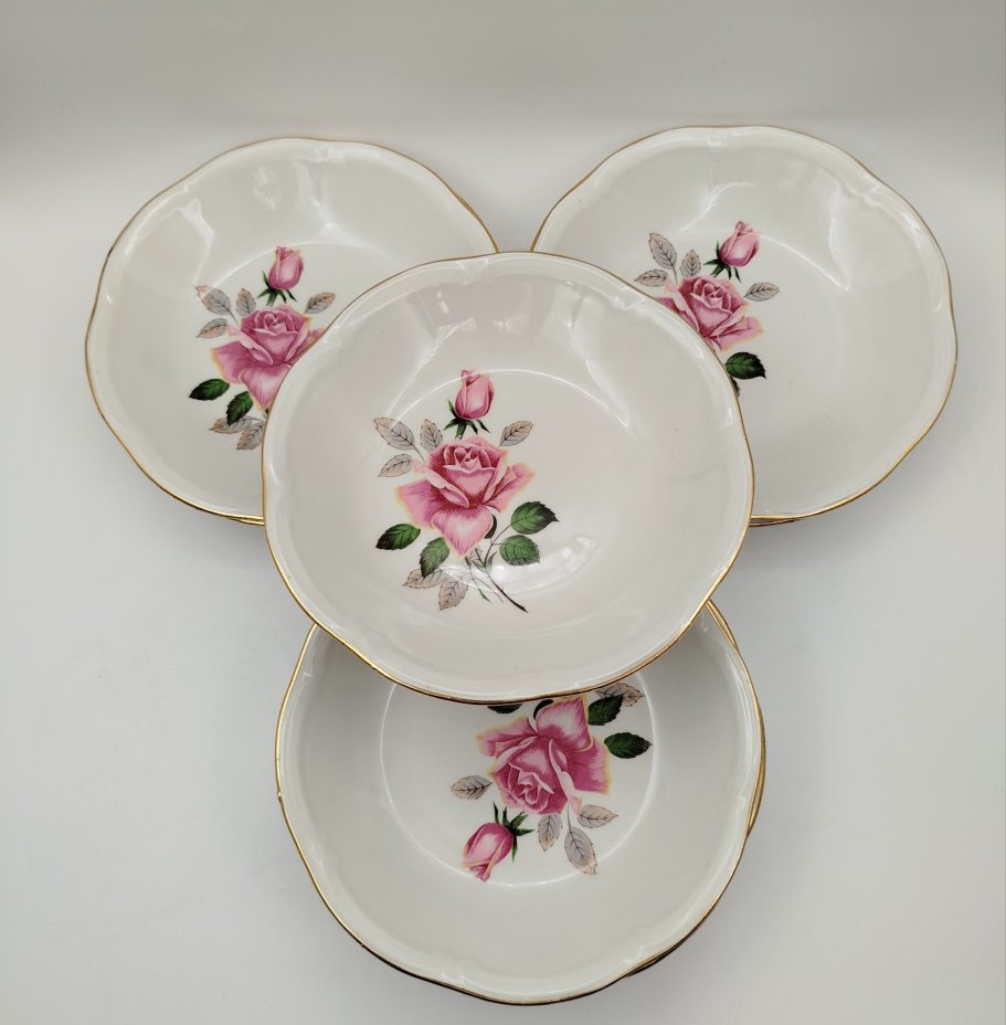 Набор из 8-ми обеденных (суповых) тарелок, украшенных изображением роз, фарфор, деколь, золочение, Франция, 1960-1990 гг.
