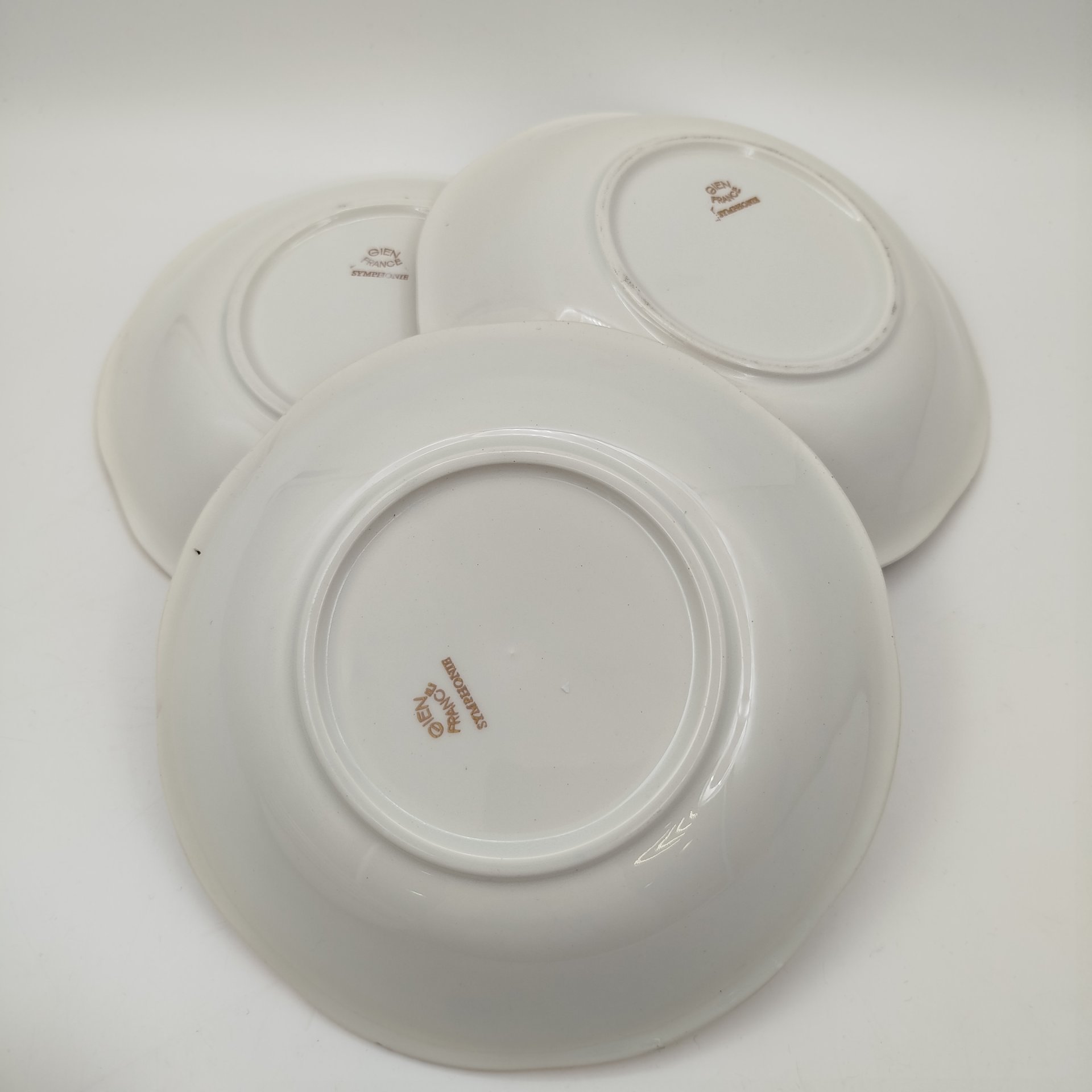 Набор из 8-ми обеденных (суповых) тарелок, украшенных изображением роз, фарфор, деколь, золочение, Франция, 1960-1990 гг.