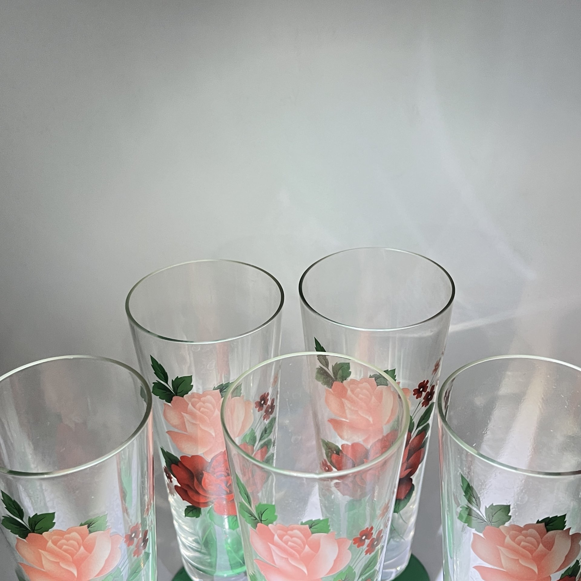 Набор из 5 бокалов с декором в виде роз, цветное стекло, стекло, деколь, СССР, 1970-1990 гг.