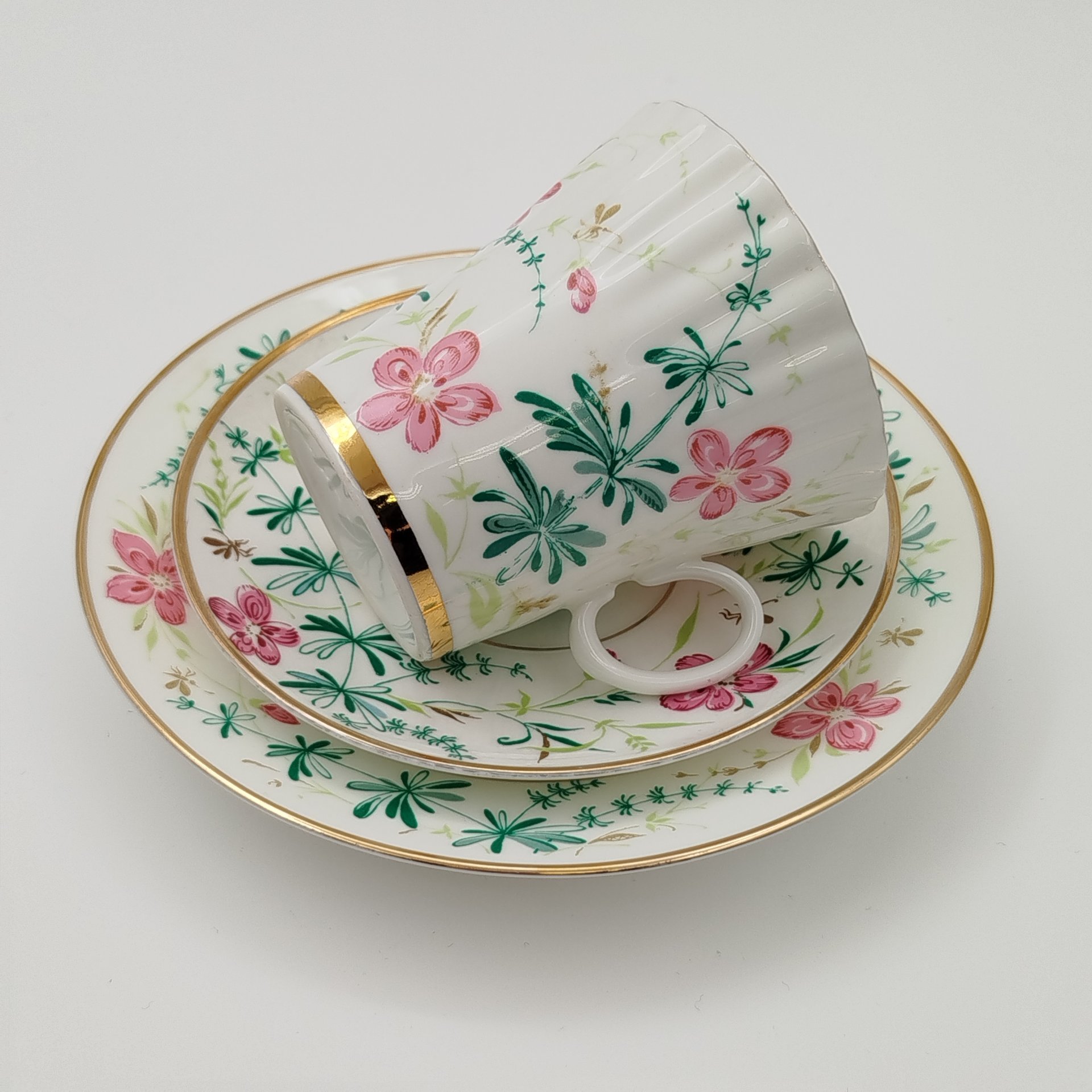 Трио кофейное "Комарики" (форма "Одуванчик"), фарфор, деколь, роспись, Ленинградский фарфоровый завод (ЛФЗ), СССР, 1970-1991 гг.