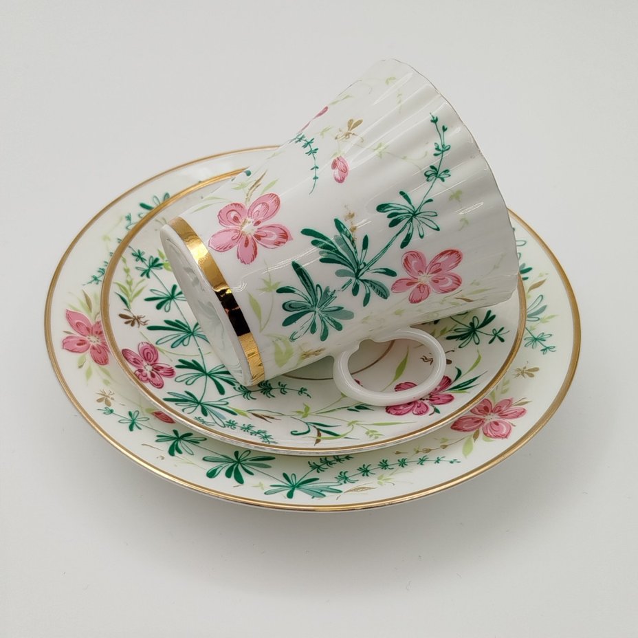 Трио кофейное "Комарики" (форма "Одуванчик"), фарфор, деколь, роспись, Ленинградский фарфоровый завод (ЛФЗ), СССР, 1970-1991 гг.