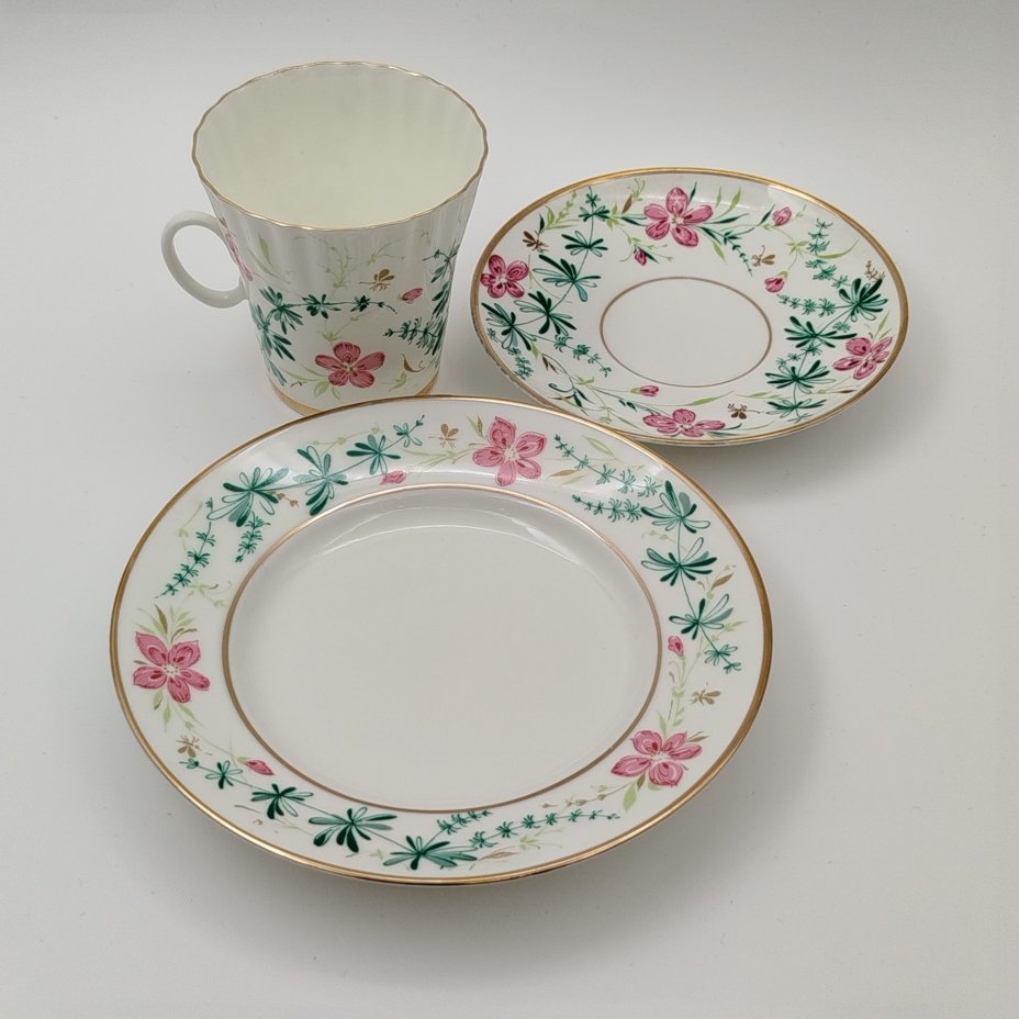 Трио кофейное "Комарики" (форма "Одуванчик"), фарфор, деколь, роспись, Ленинградский фарфоровый завод (ЛФЗ), СССР, 1970-1991 гг.