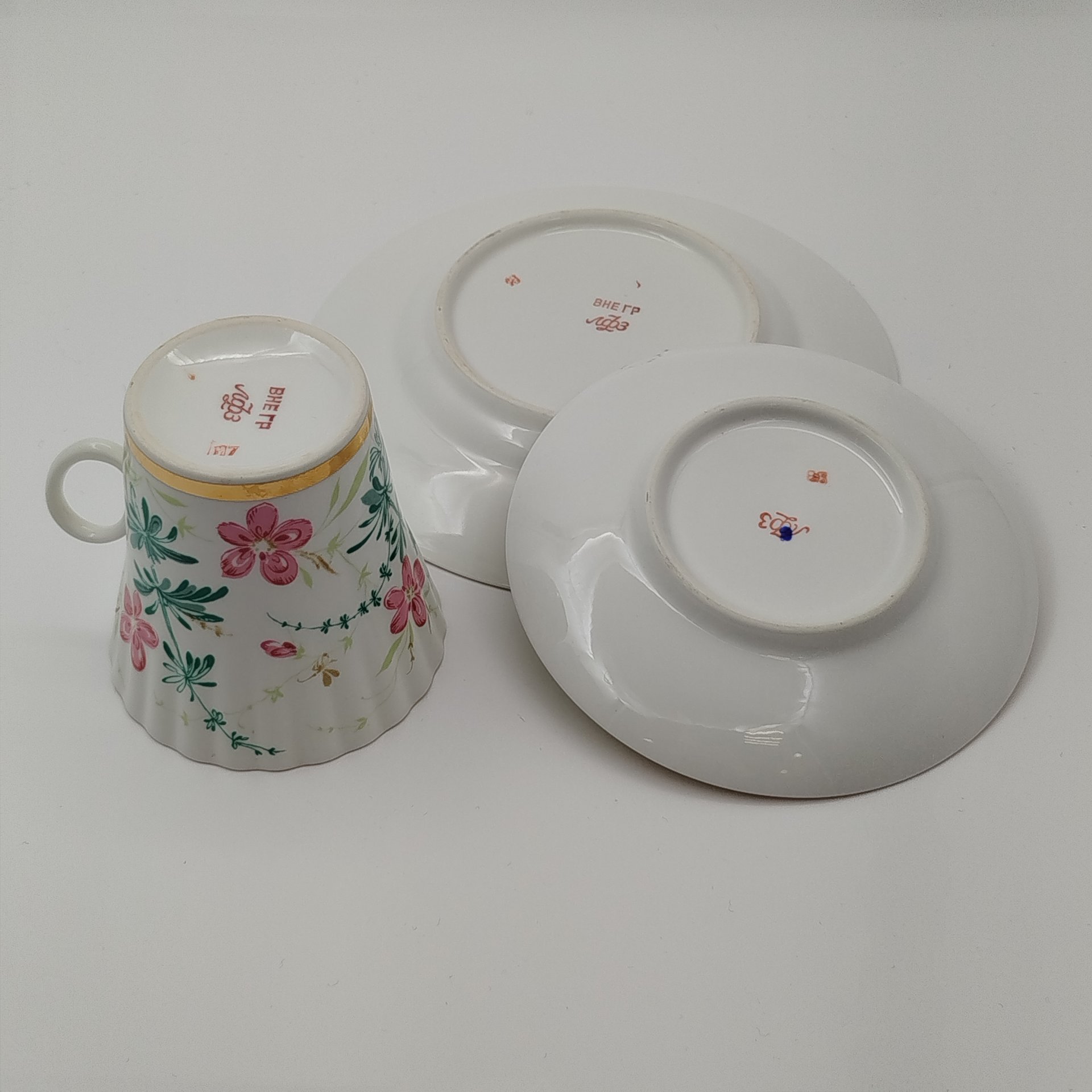 Трио кофейное "Комарики" (форма "Одуванчик"), фарфор, деколь, роспись, Ленинградский фарфоровый завод (ЛФЗ), СССР, 1970-1991 гг.