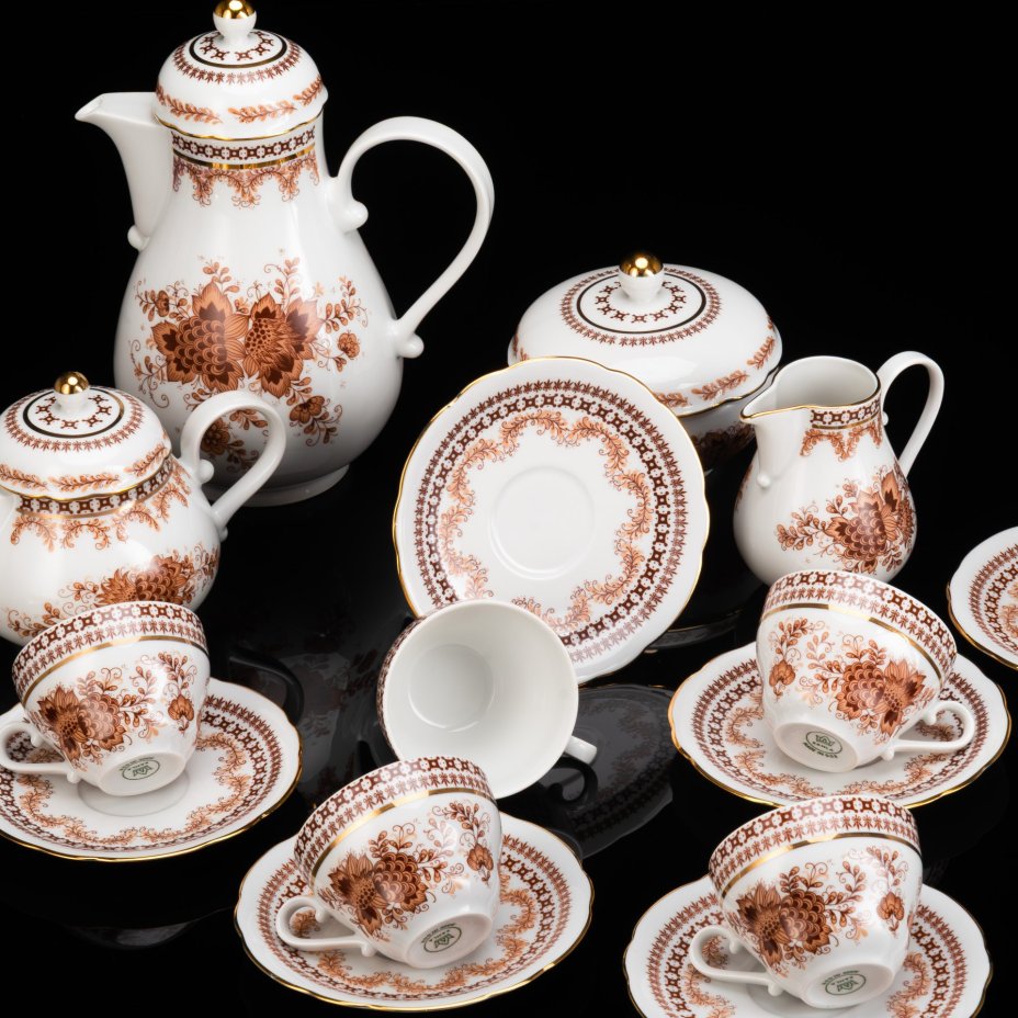 Сервиз чайно-кофейный на 6 персон, украшенный цветочным декором (16 предметов), фарфор, деколь, золочение, Kahla, Германия, 1968-1991 гг.