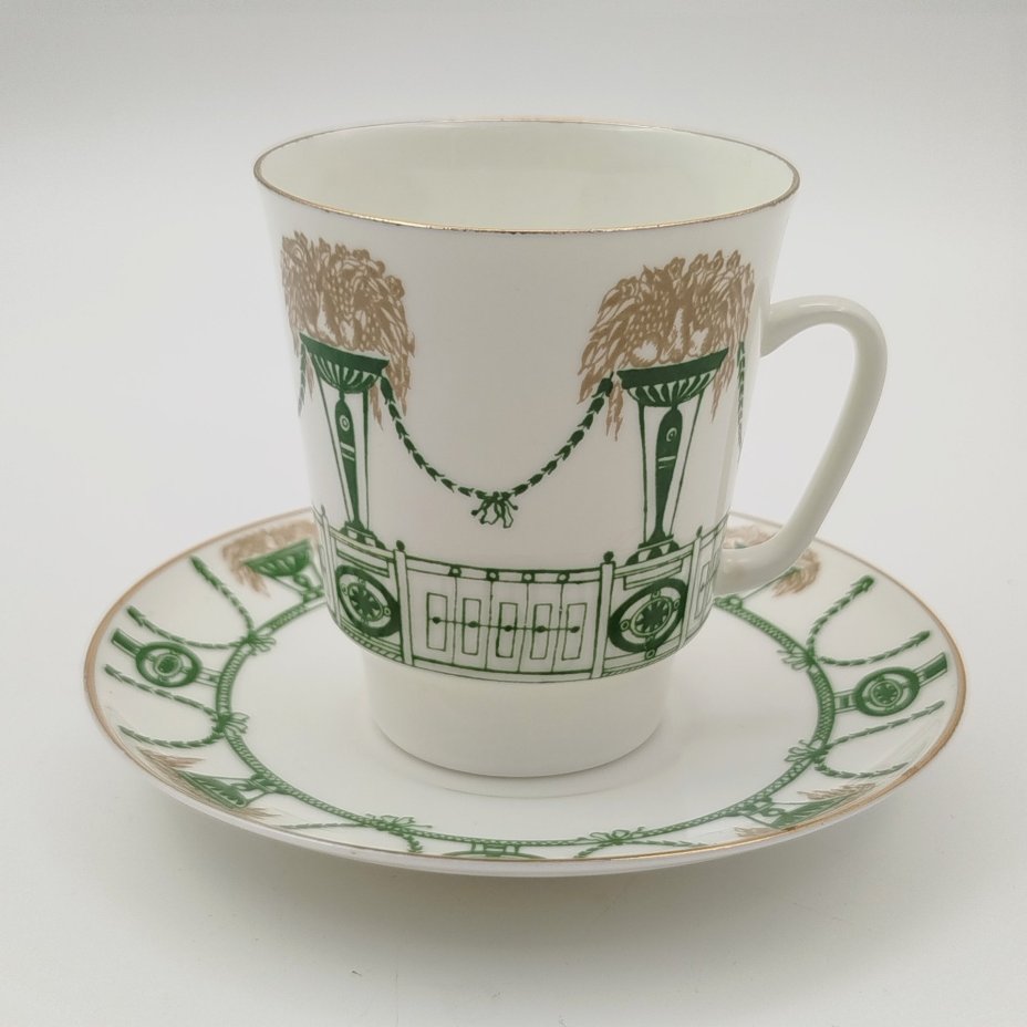 Пара кофейная "Летний сад", форма "Майская", автор формы Э.М. Криммер, фарфор, деколь, золочение, Ленинградский фарфоровый завод (ЛФЗ), СССР, 1970-1992 гг.