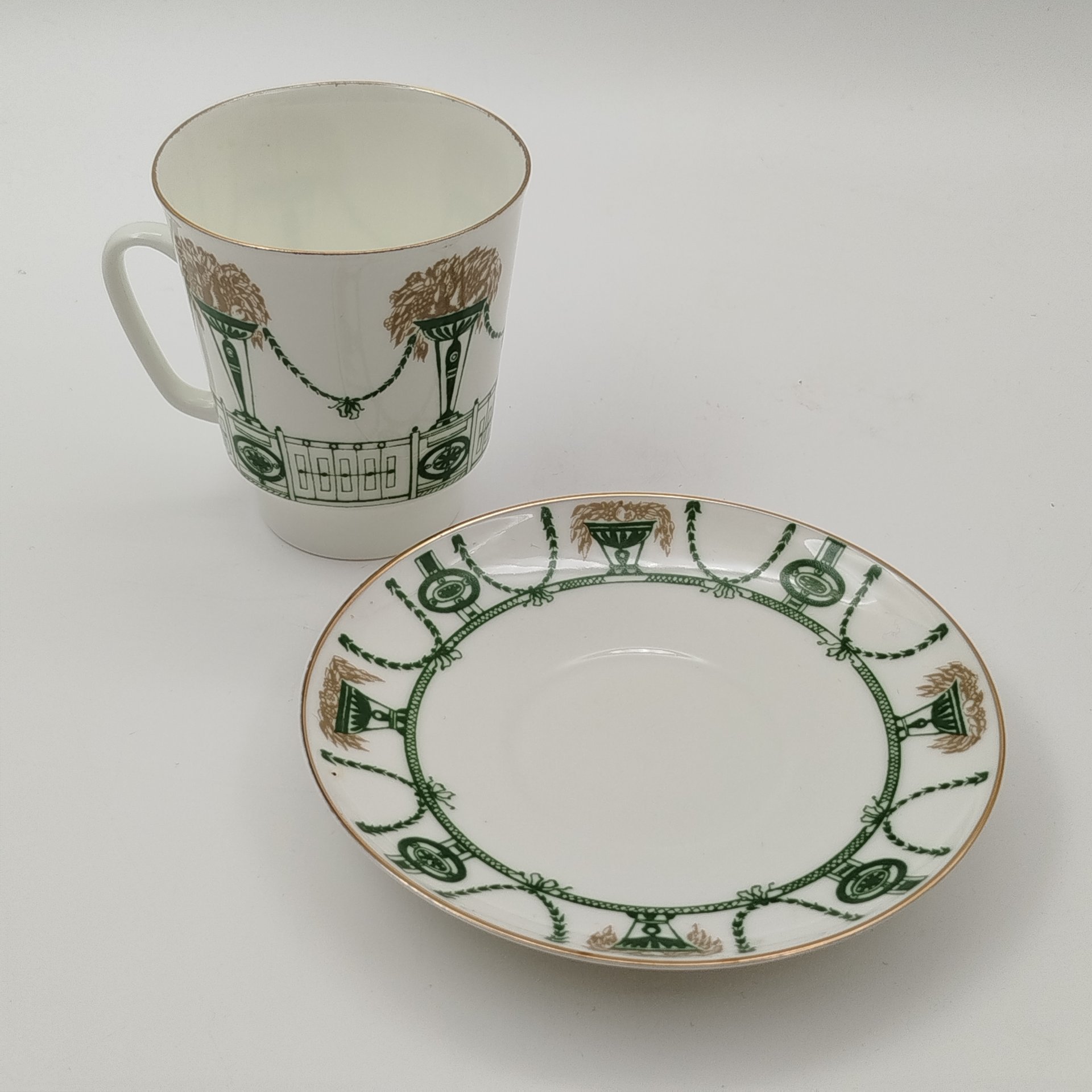 Пара кофейная "Летний сад", форма "Майская", автор формы Э.М. Криммер, фарфор, деколь, золочение, Ленинградский фарфоровый завод (ЛФЗ), СССР, 1970-1992 гг.