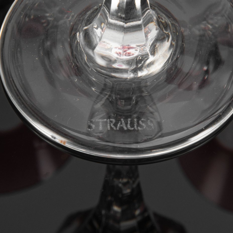 Набор из шести ликерных рюмок марганцевого оттенка, Cristallerie Strauss S.A. (Штраус)