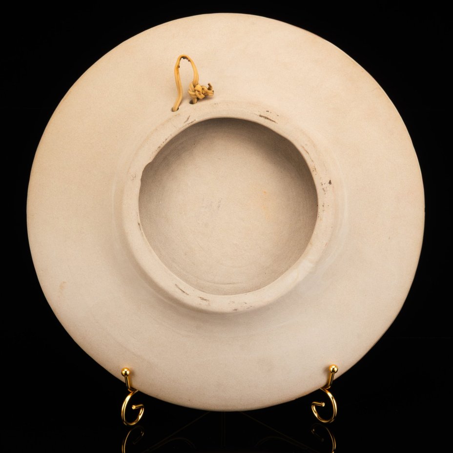 Декоративное настенное блюдо «Гуцульский танец», керамика, роспись, глазурь, Львовская керамико-скульптурная фабрика (ЛКСФ), СССР, 1970-1980 гг.