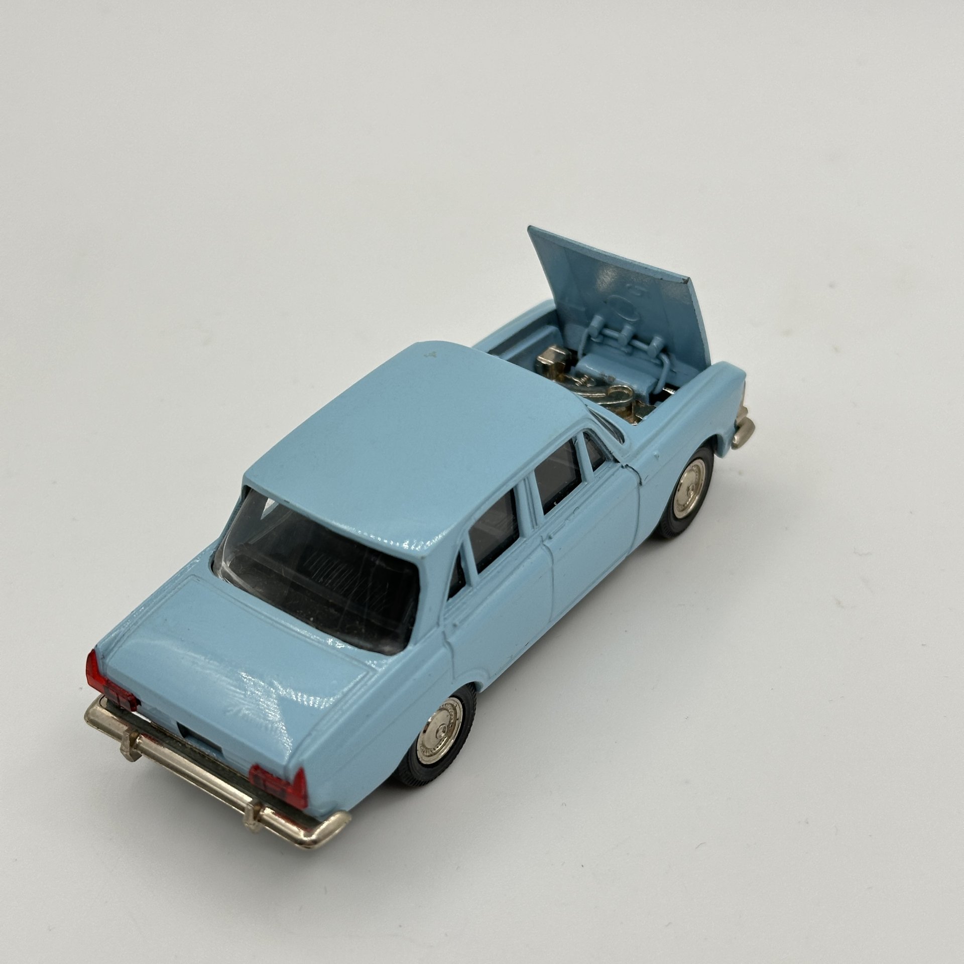 Модель автомобиля "Москвич 408"