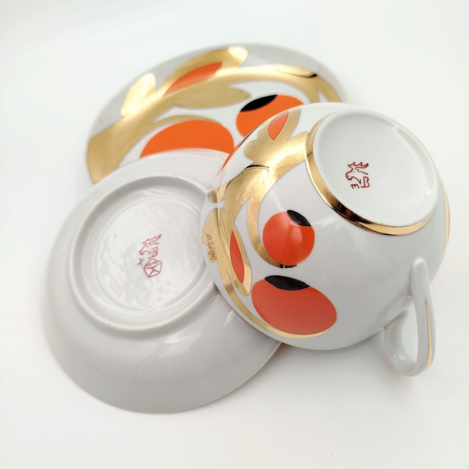 Чайная пара "Золотые яблоки" ("Райские яблоки", "Золотой завиток"), автор росписи А. А. Чекулина, Дмитровский фарфоровый завод (ДФЗ Вербилки)