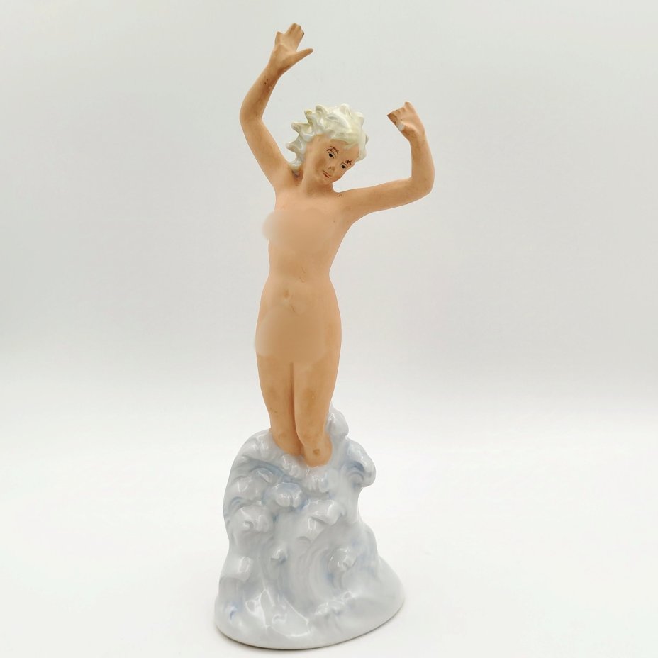 Статуэтка "Девушка в волнах", фарфор, роспись, VEB Porzellanfiguren Lippelsdorf (Липпельсдорф), VEB Porzellanfiguren Lippelsdorf (Липпельсдорф)