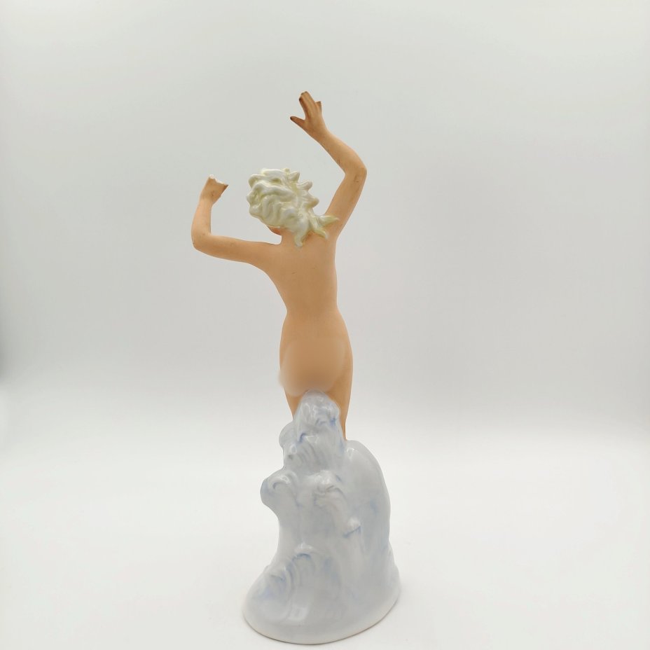 Статуэтка "Девушка в волнах", фарфор, роспись, VEB Porzellanfiguren Lippelsdorf (Липпельсдорф), VEB Porzellanfiguren Lippelsdorf (Липпельсдорф)