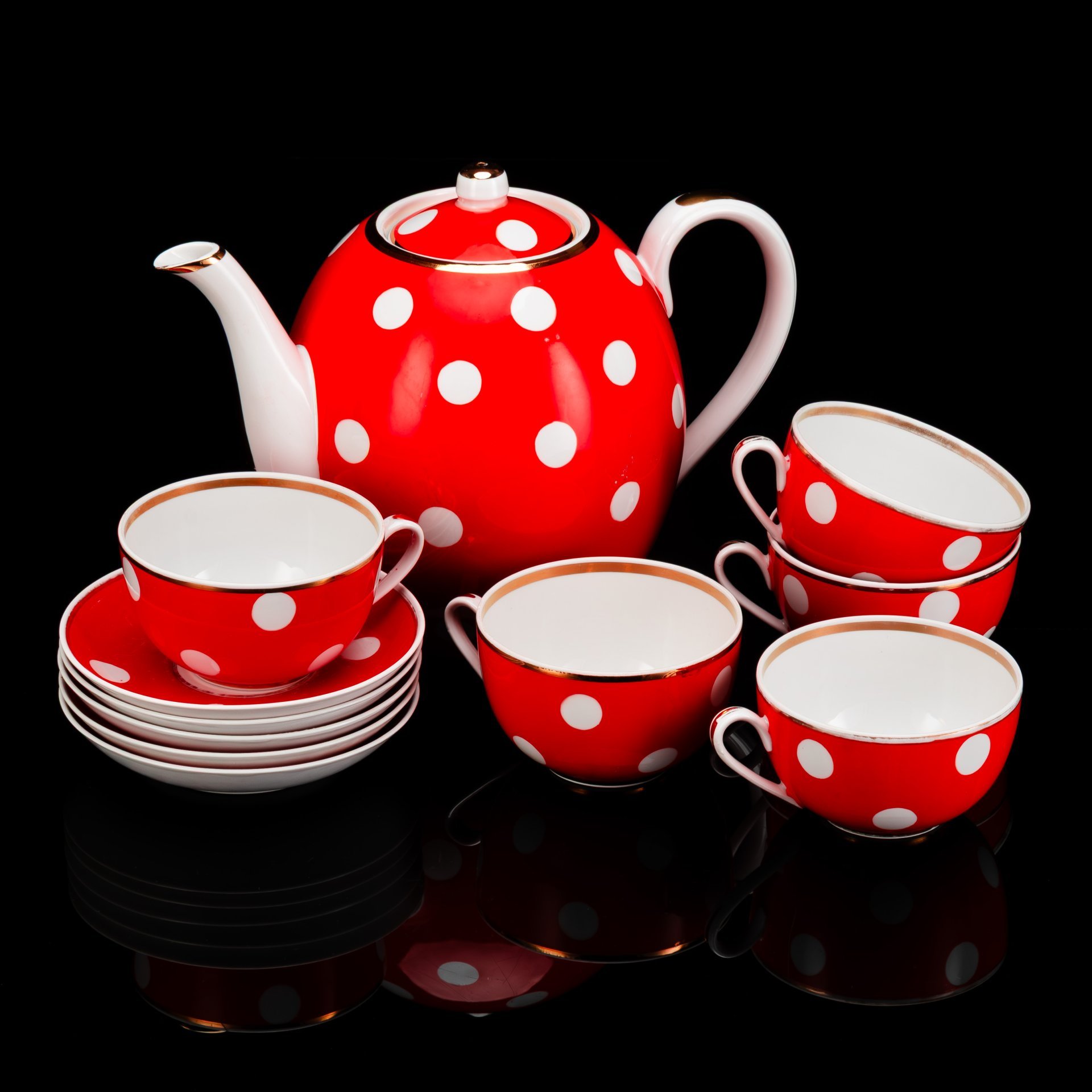 Сервиз чайный с узором в белый горошек на 5 персон (11 предметов), фарфор, крытье, золочение, Дмитровский фарфоровый завод (ДФЗ Вербилки), СССР, 1968-1991 гг.