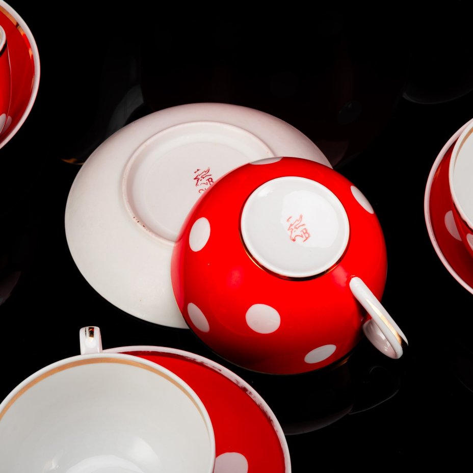 Сервиз чайный с узором в белый горошек на 5 персон (11 предметов), фарфор, крытье, золочение, Дмитровский фарфоровый завод (ДФЗ Вербилки), СССР, 1968-1991 гг.