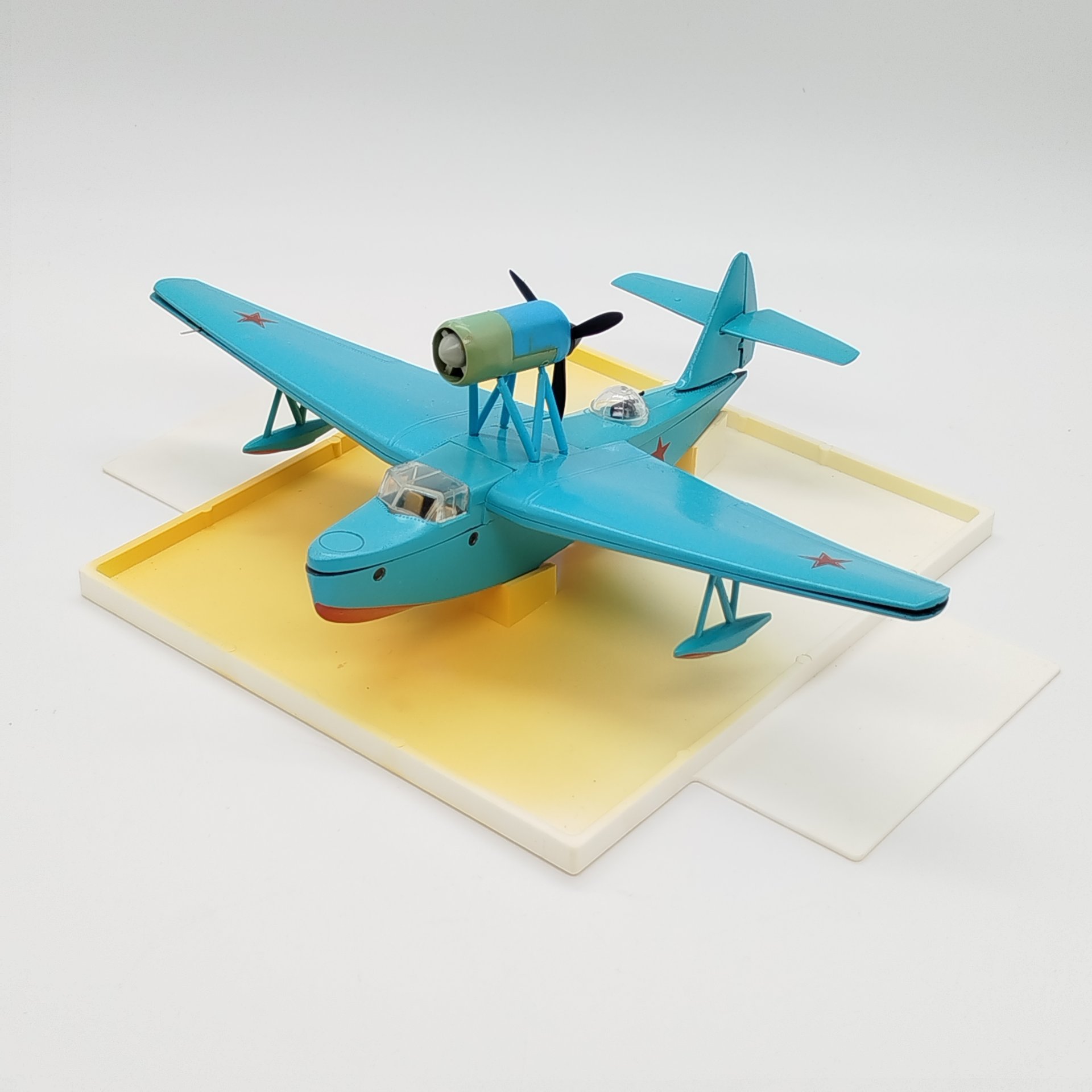Модель самолета "МБР-2" в масштабе 1:72 в коробке