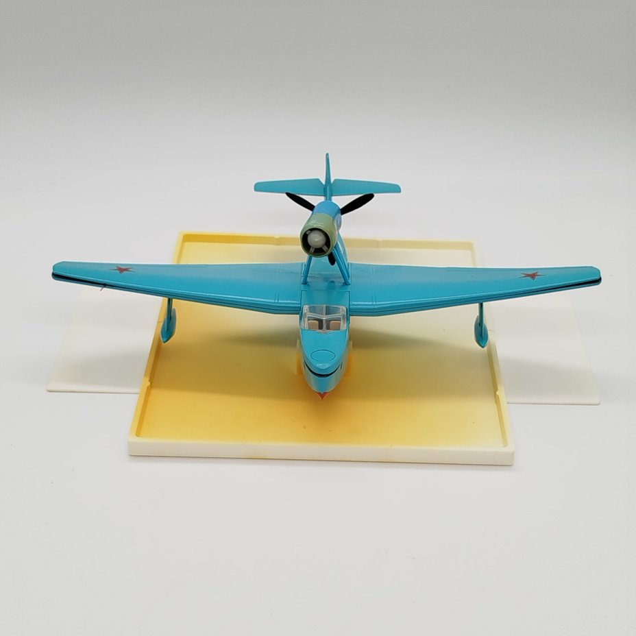 Модель самолета "МБР-2" в масштабе 1:72 в коробке