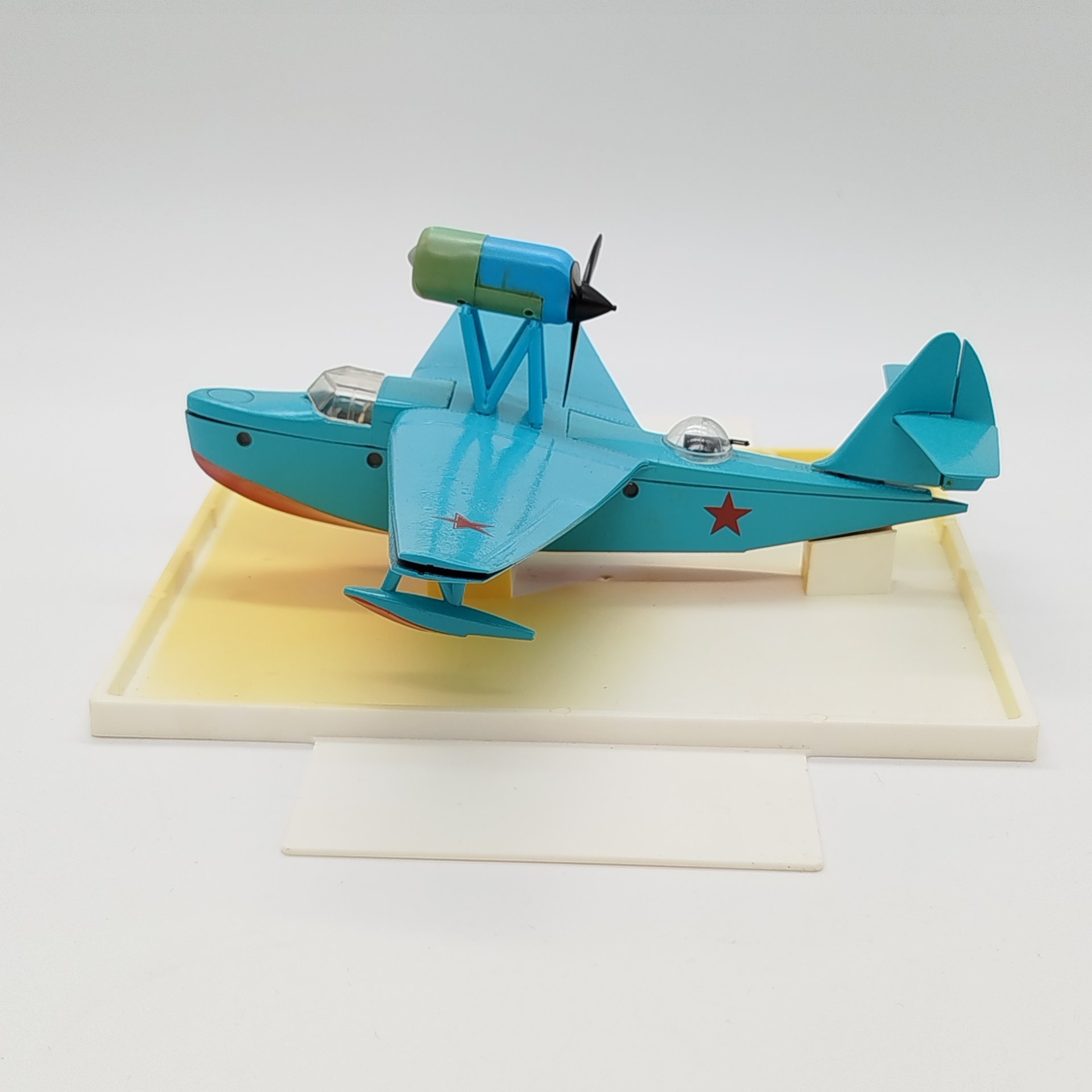 Модель самолета "МБР-2" в масштабе 1:72 в коробке