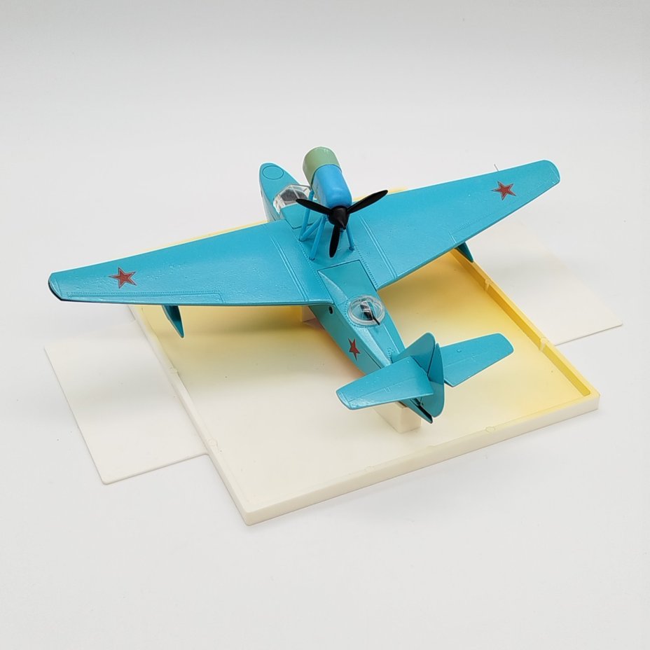 Модель самолета "МБР-2" в масштабе 1:72 в коробке