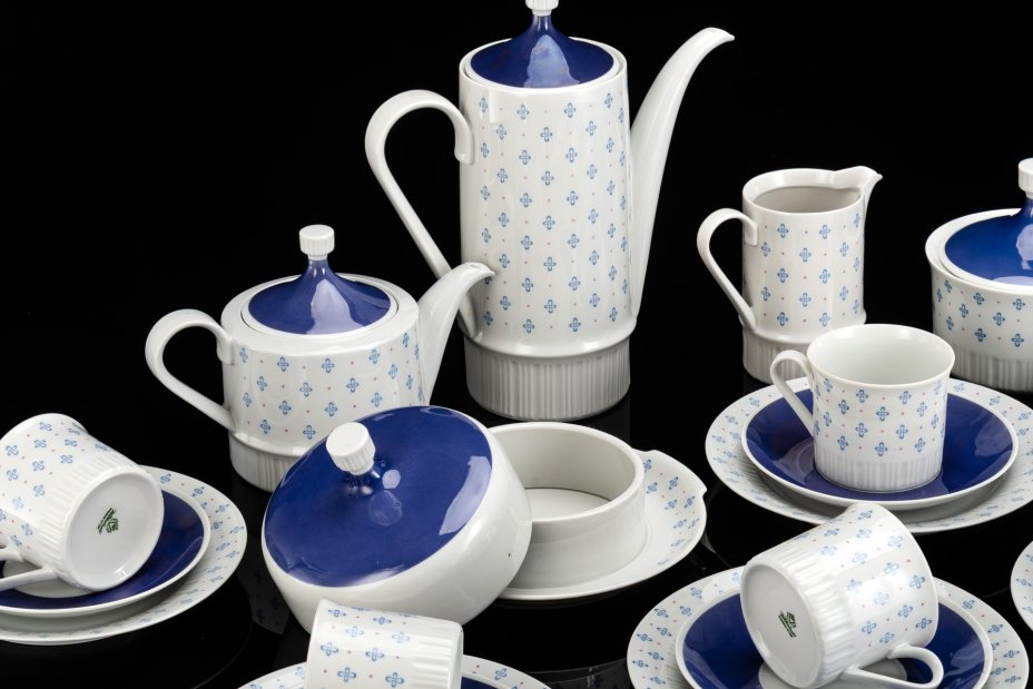 Сервиз чайный с нежным цветочным орнаментом светло-черничного оттенка, на 6 персон (23 предмета)