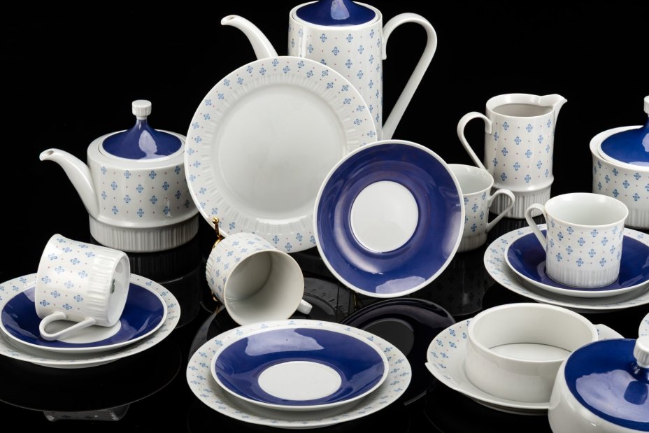 Сервиз чайный с нежным цветочным орнаментом светло-черничного оттенка, на 6 персон (23 предмета)