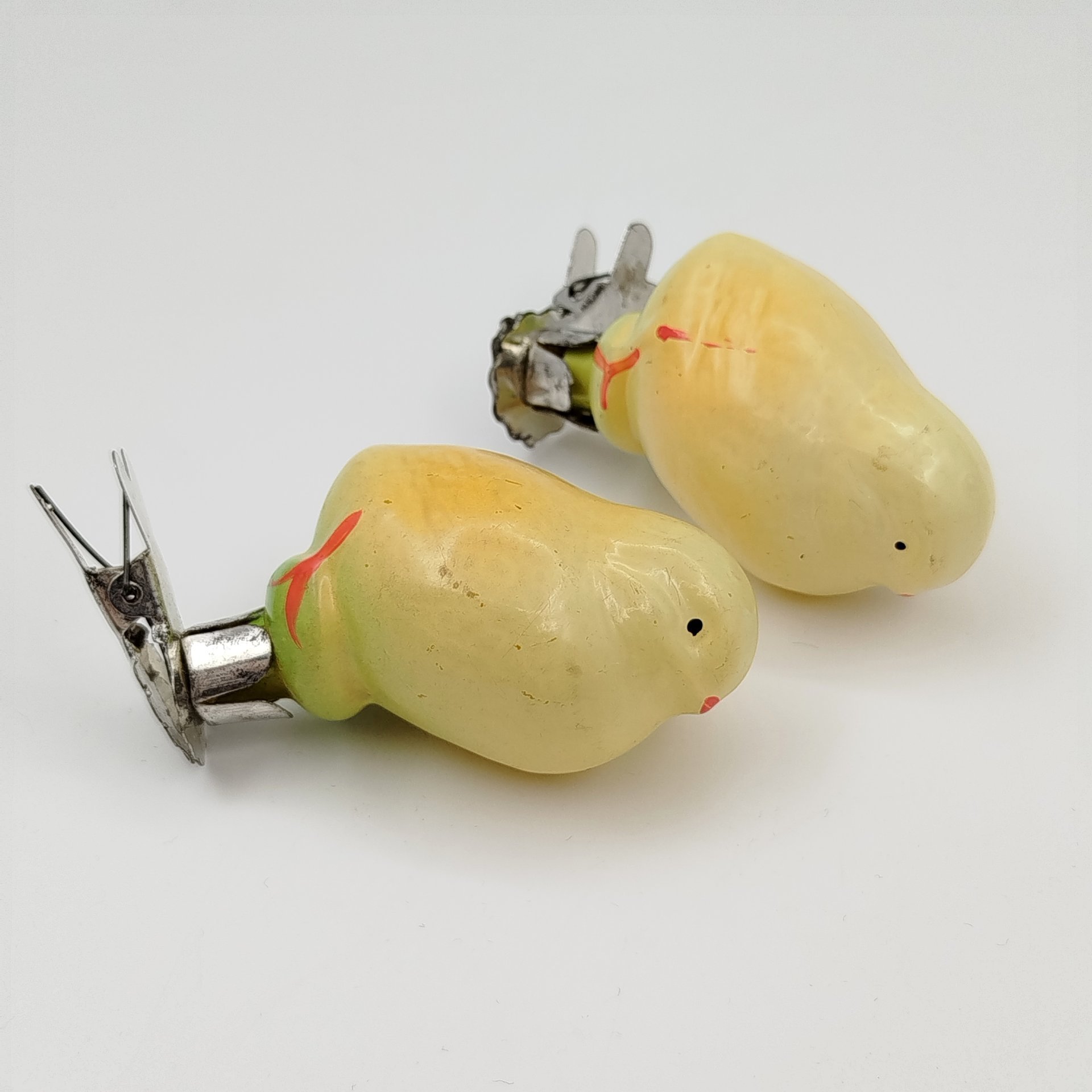 Пара ёлочных игрушек "Цыплята", стекло, роспись, металл, СССР, 1950-1970 гг.