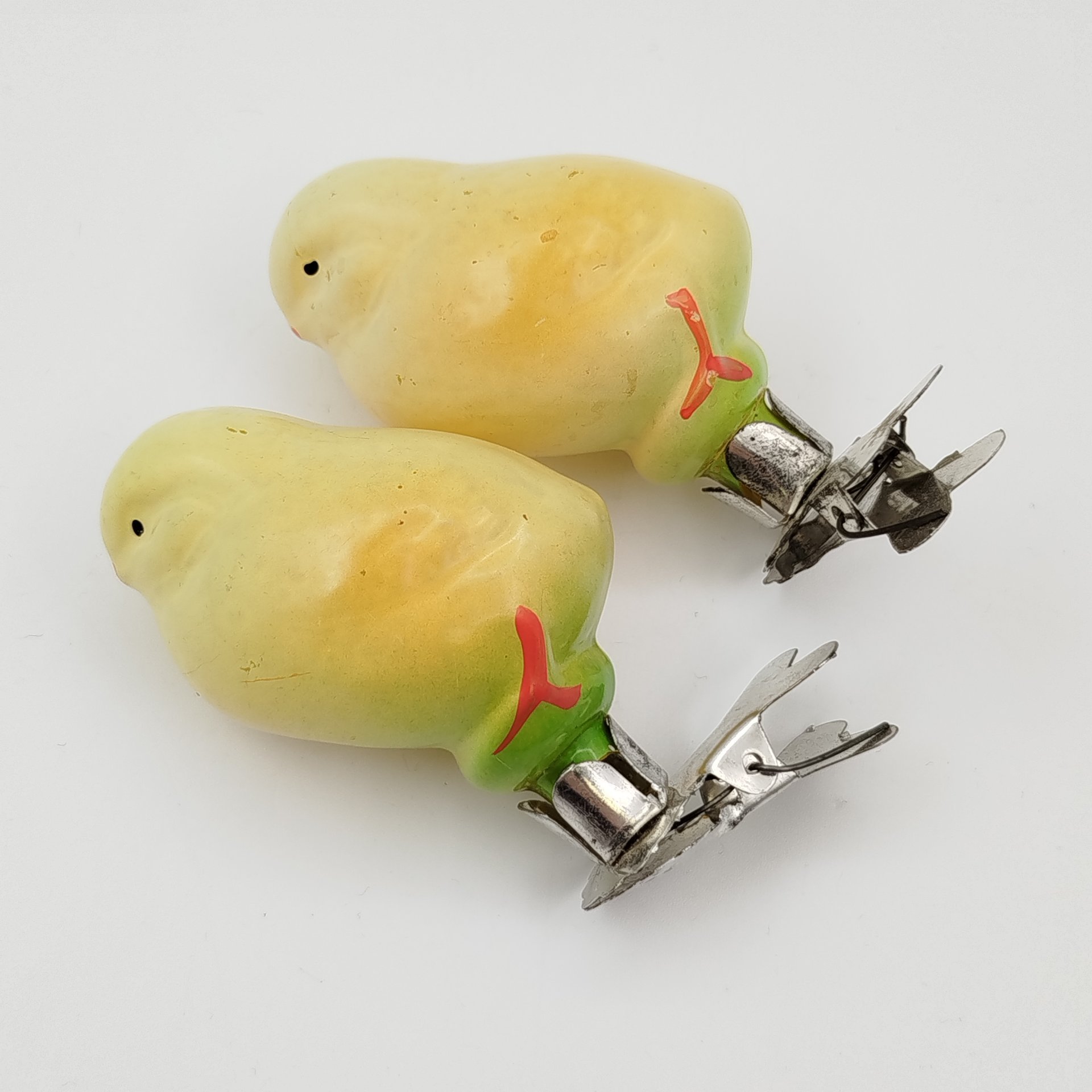 Пара ёлочных игрушек "Цыплята", стекло, роспись, металл, СССР, 1950-1970 гг.