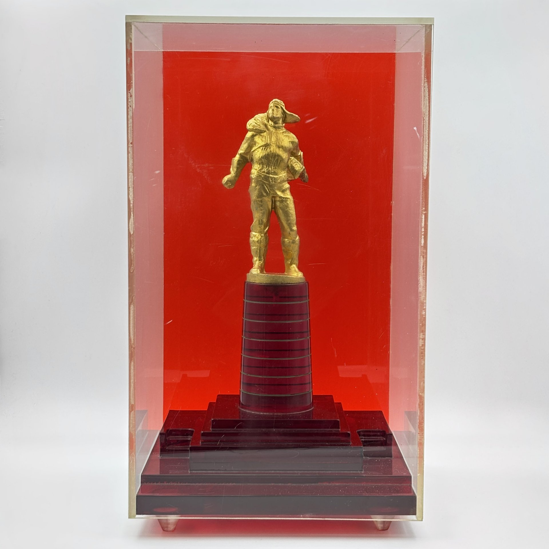 Композиция под стеклом "Миниатюра памятника героям-стратонавтам в г. Саранске"