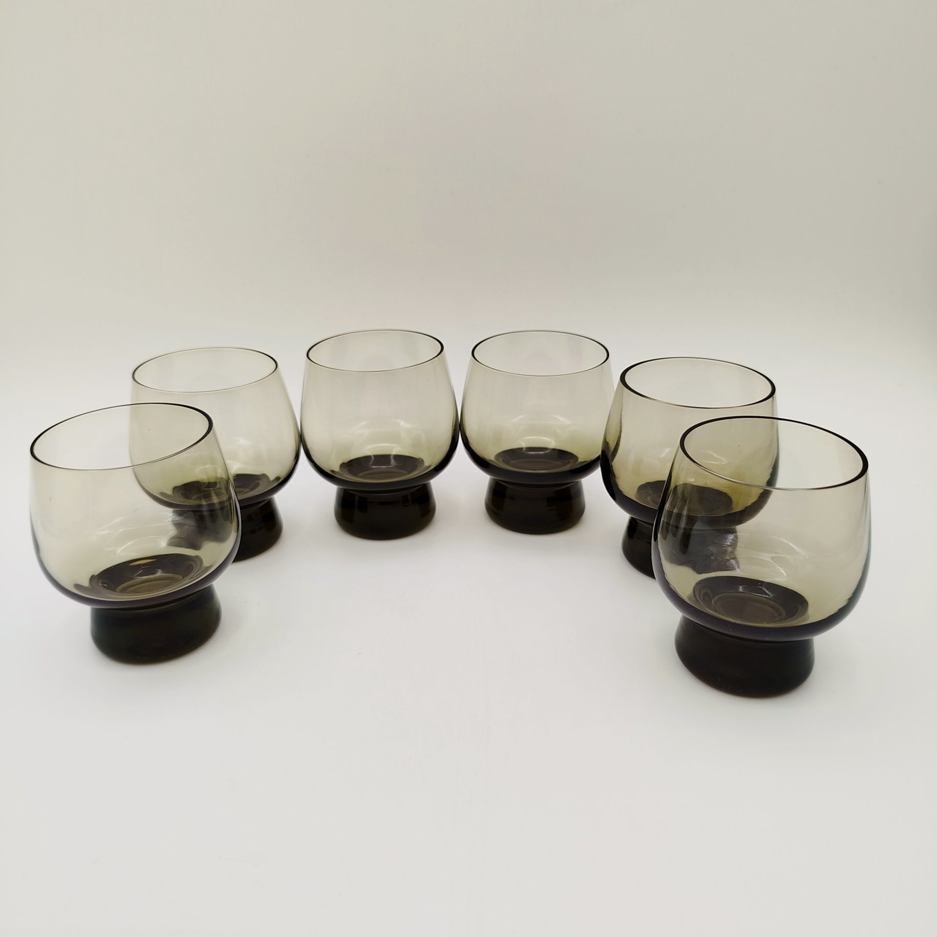 Набор из 6-ти бокалов дымчатого оттенка, стекло, Гусевской хрустальный завод (Гусь-Хрустальный), СССР, 1970-1990 гг.