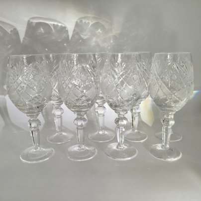 Набор бокалов для вина с рельефным геометрическим декором на 8 персон, хрусталь, алмазная грань, Стеклозавод «Неман», Беларусь, 1990-2010 гг.