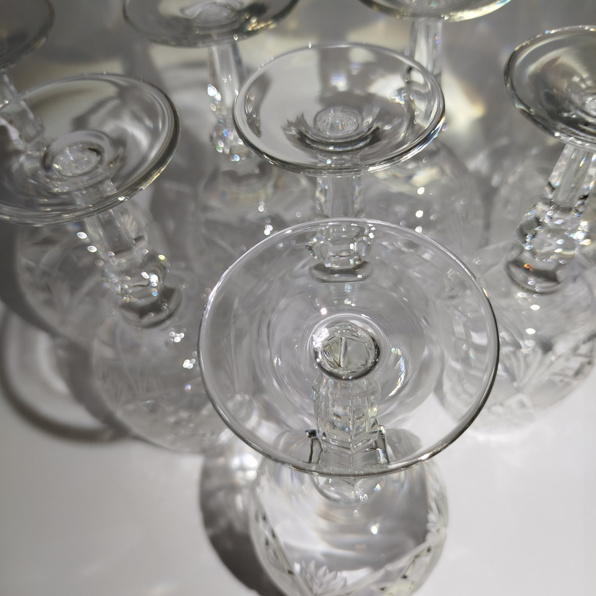 Набор бокалов для вина с рельефным геометрическим декором на 8 персон, хрусталь, алмазная грань, Стеклозавод «Неман», Беларусь, 1990-2010 гг.