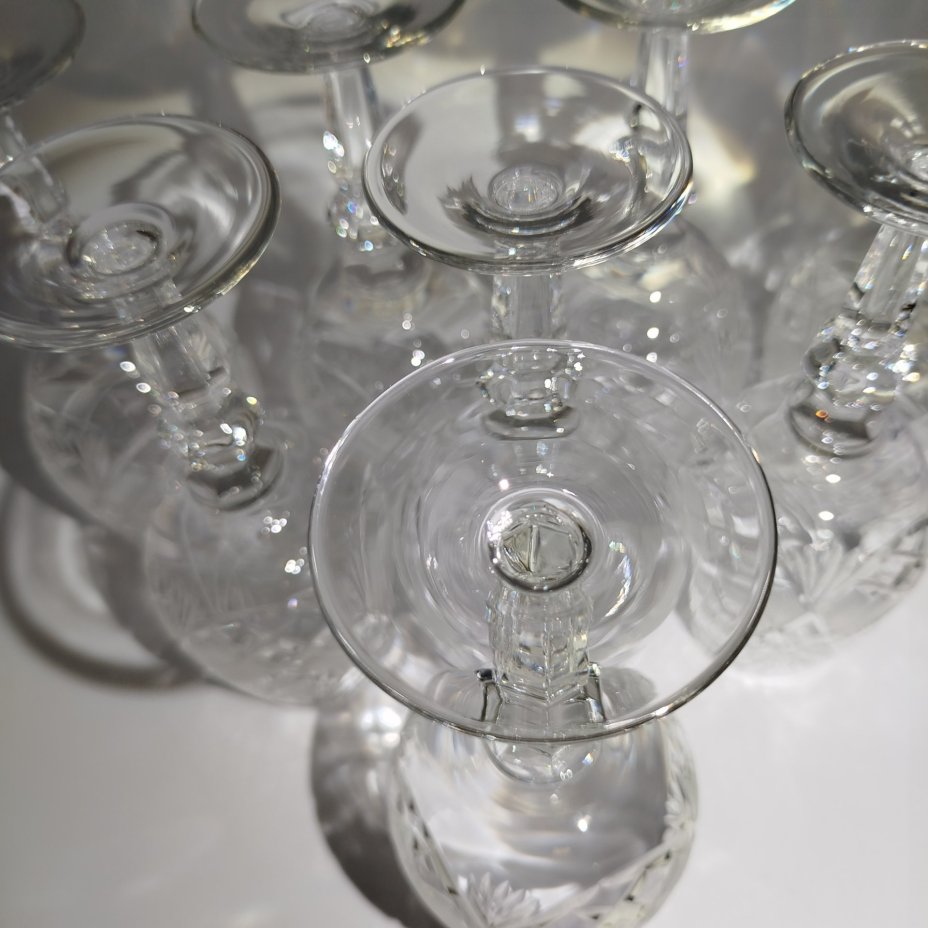 Набор бокалов для вина с рельефным геометрическим декором на 8 персон, хрусталь, алмазная грань, Стеклозавод «Неман», Беларусь, 1990-2010 гг.