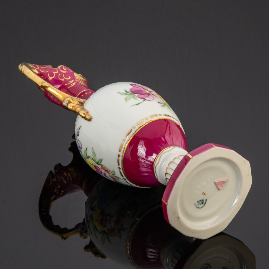 Ваза декоративная с фигурными ручками, Royal Dux