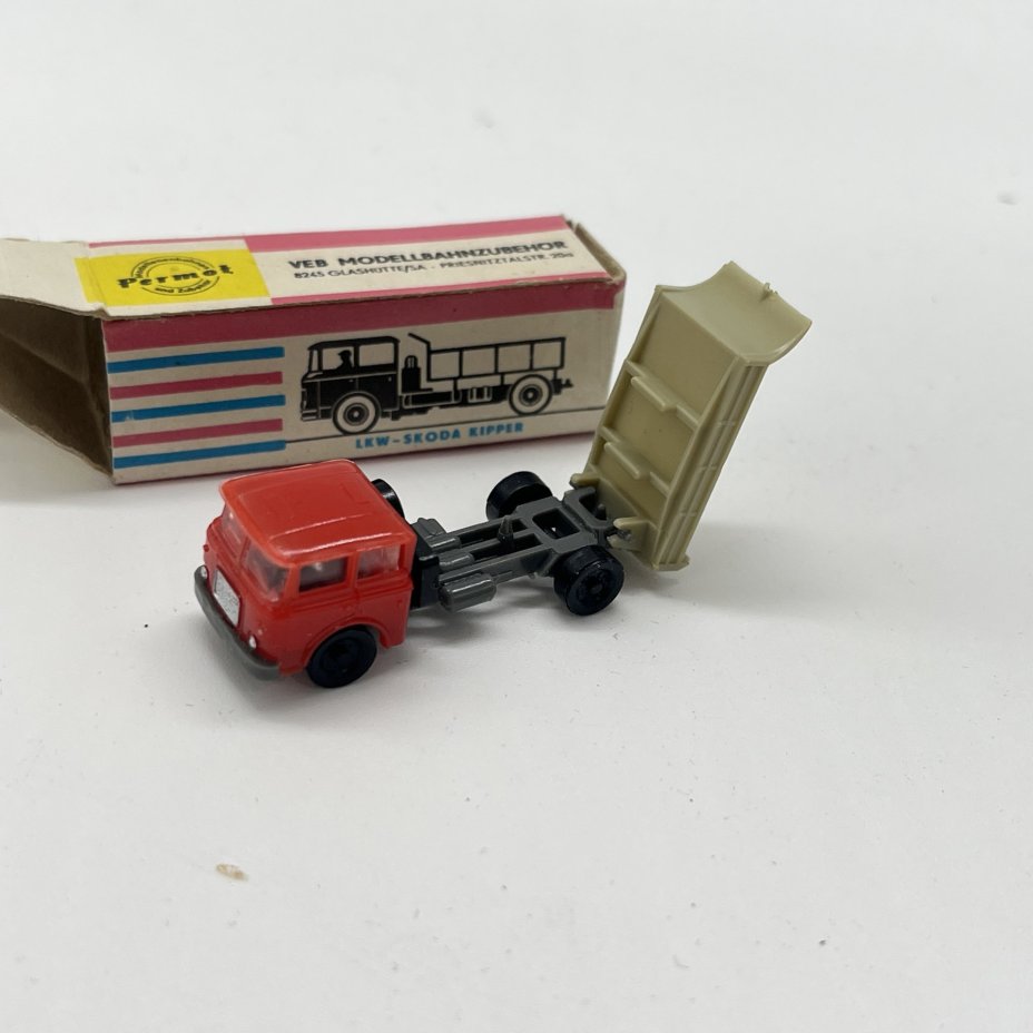 Модель автомобиля "Грузовик-Шкода" 1:180 в оригинальной упаковке, Permot