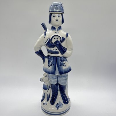 Штоф "Охотник с собакой", авт. Козловская, фарфор, роспись, Россия, 1990-2010 гг.