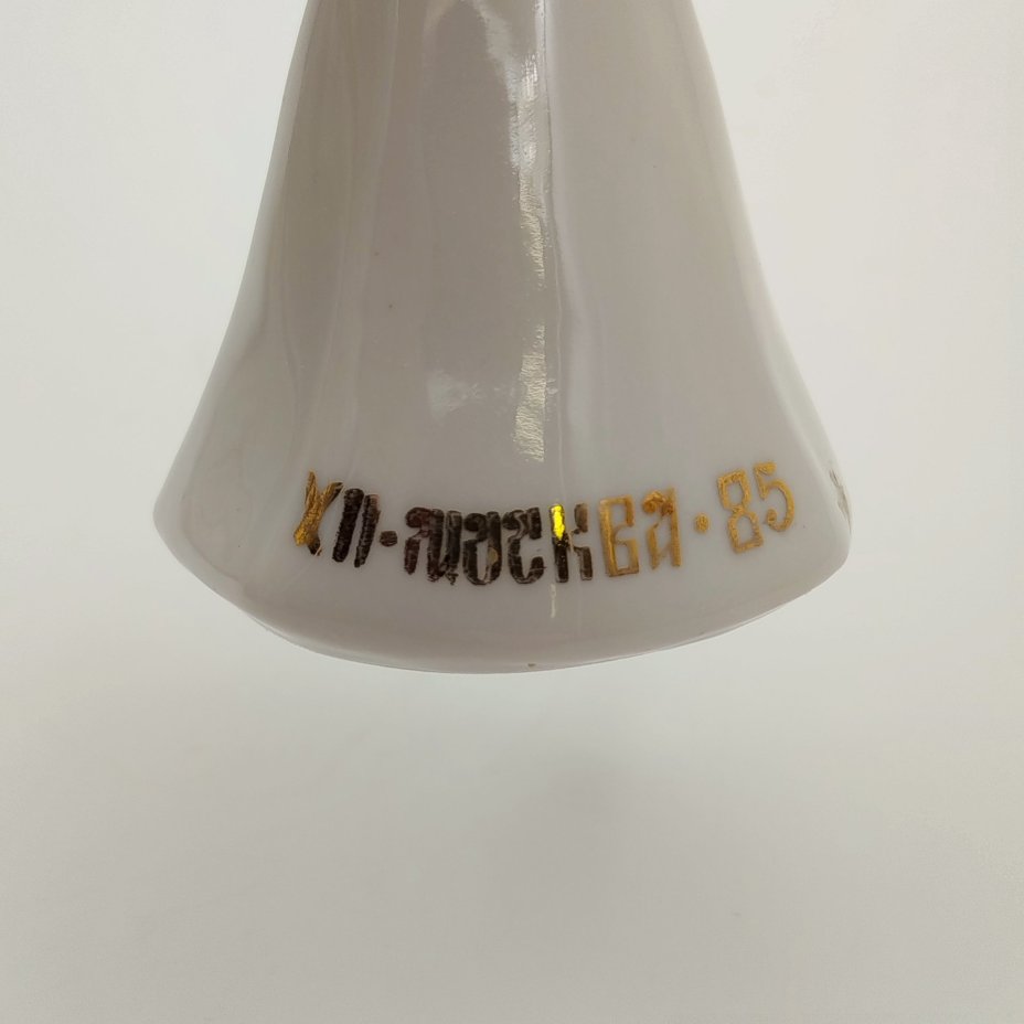 Статуэтка фестивальная "Катюша с голубем" (XII-Москва-85), фарфор, роспись, золочение, Дулевский фарфоровый завод (Дулёво), СССР, 1968-1991 гг.