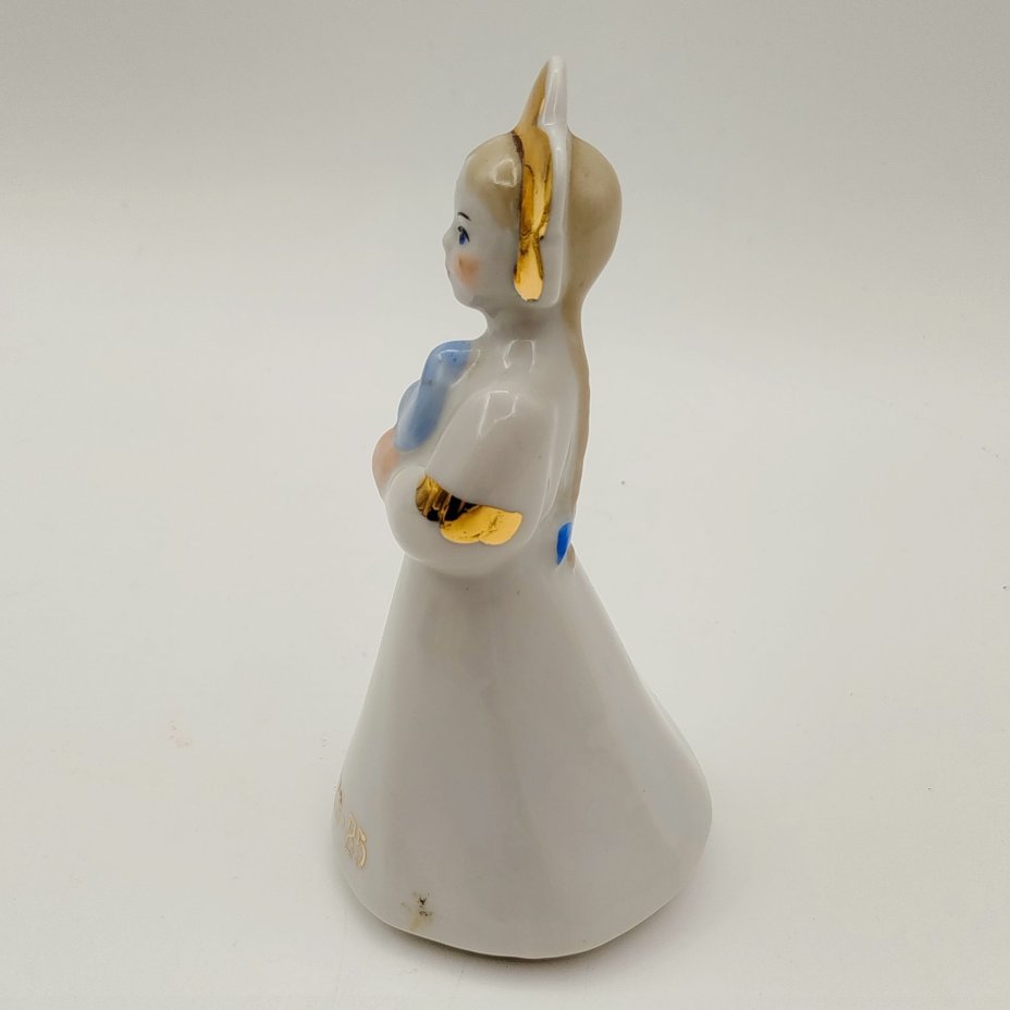 Статуэтка фестивальная "Катюша с голубем" (XII-Москва-85), фарфор, роспись, золочение, Дулевский фарфоровый завод (Дулёво), СССР, 1968-1991 гг.
