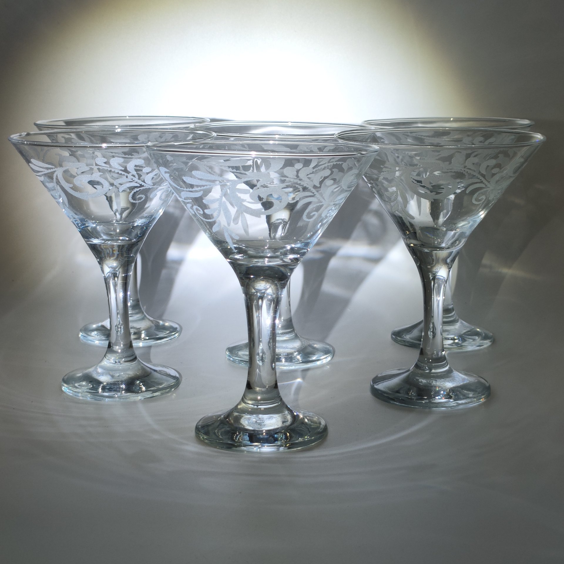 Набор бокалов (фужеров) для подачи коктейлей и мартини на 6 персон, с растительным декором, в оригинальной коробке, стекло, матирование, Гусевской хрустальный завод (Гусь-Хрустальный), Российская Федерация, 1991-2015 гг.