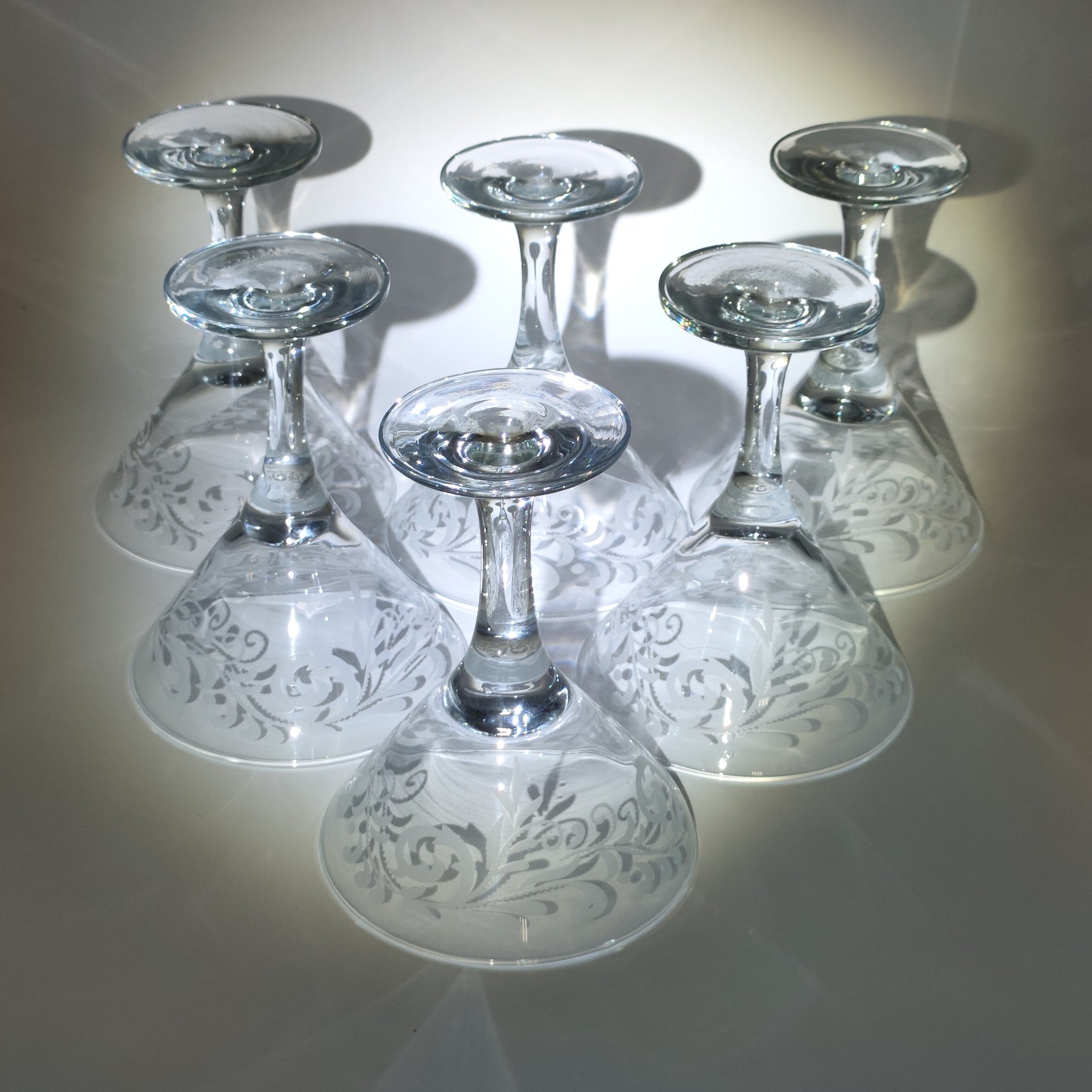 Набор бокалов (фужеров) для подачи коктейлей и мартини на 6 персон, с растительным декором, в оригинальной коробке, стекло, матирование, Гусевской хрустальный завод (Гусь-Хрустальный), Российская Федерация, 1991-2015 гг.