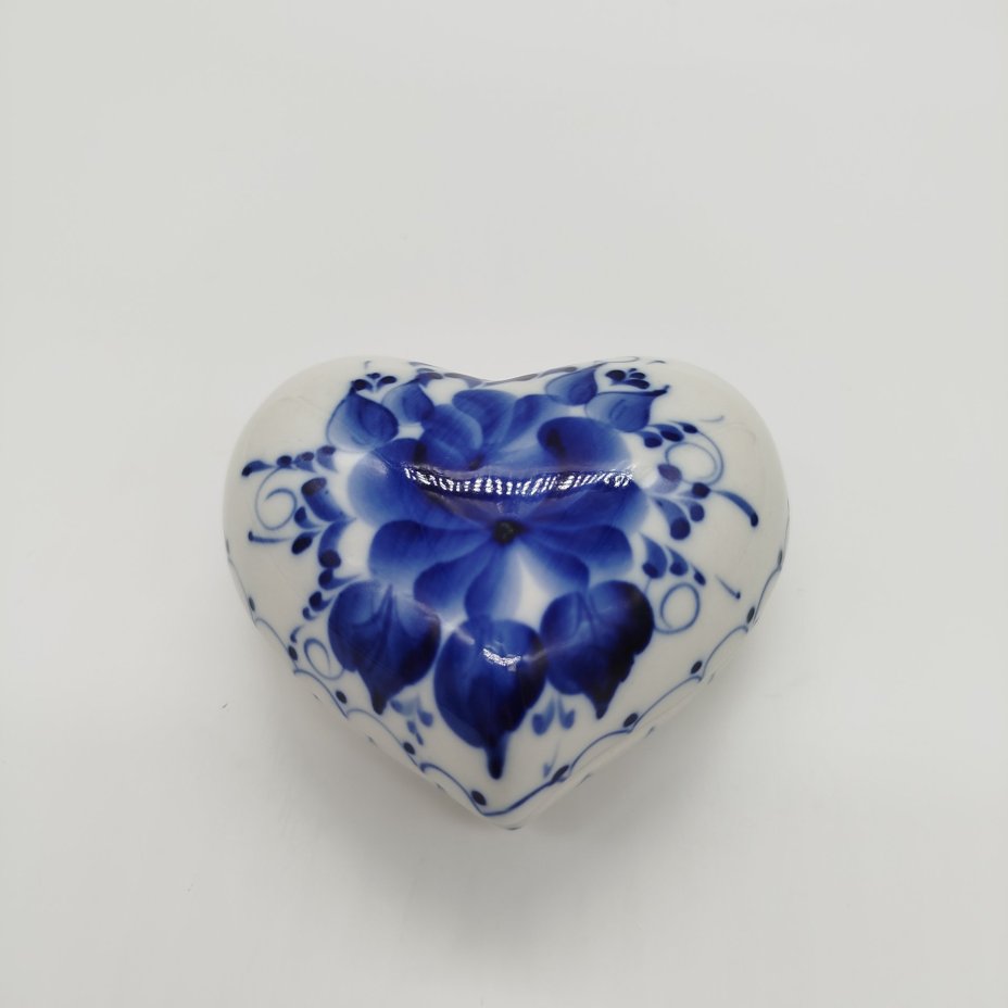 Шкатулка "Сердце", Гжель, фарфор, роспись, СССР, 1990-2010 гг.