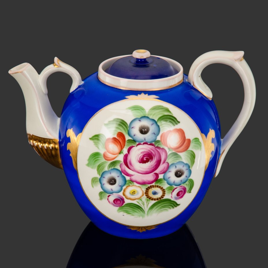 Чайник доливной, украшенный цветочным декором, фарфор, роспись, крытье, цировка, золочение, Дулевский фарфоровый завод (Дулёво), СССР, 1920-1930 гг.