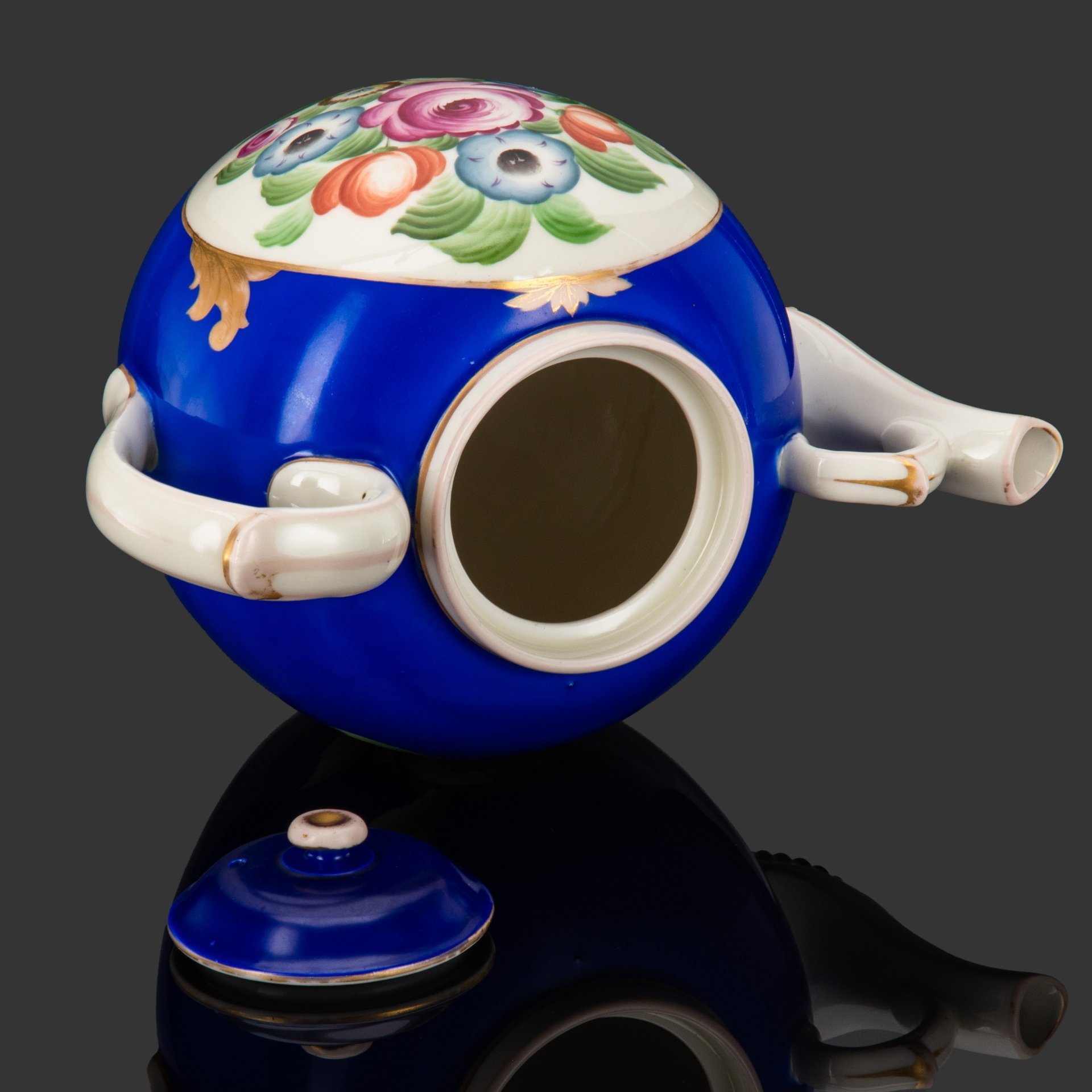 Чайник доливной, украшенный цветочным декором, фарфор, роспись, крытье, цировка, золочение, Дулевский фарфоровый завод (Дулёво), СССР, 1920-1930 гг.