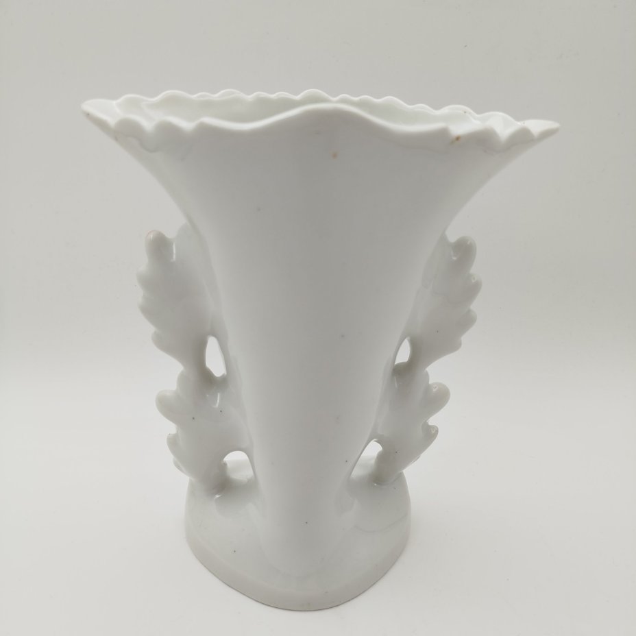 Ваза с цветочным декором