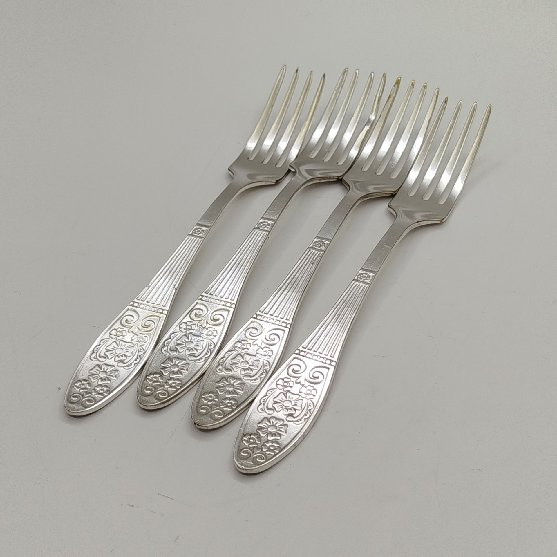 Набор из 4-х вилок с цветочным декором