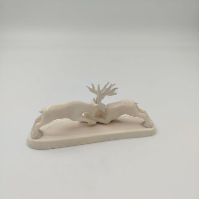 Статуэтка двух дерущихся оленей, кость, рог оленя, СССР, 1969 г.