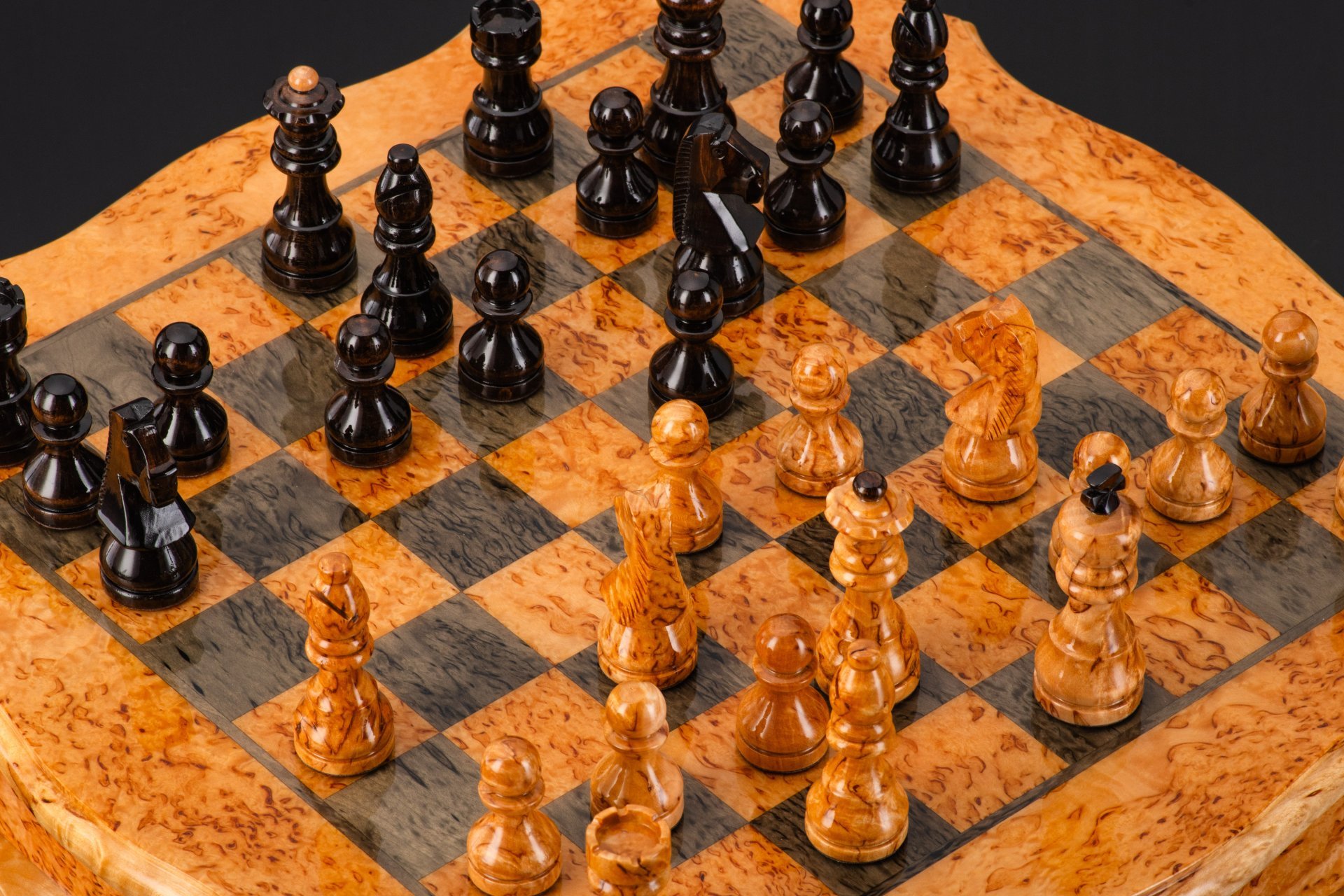 Шахматы, дерево, карельская береза, шлифовка, паркетри, морение, Российская Федерация, 2025 г.