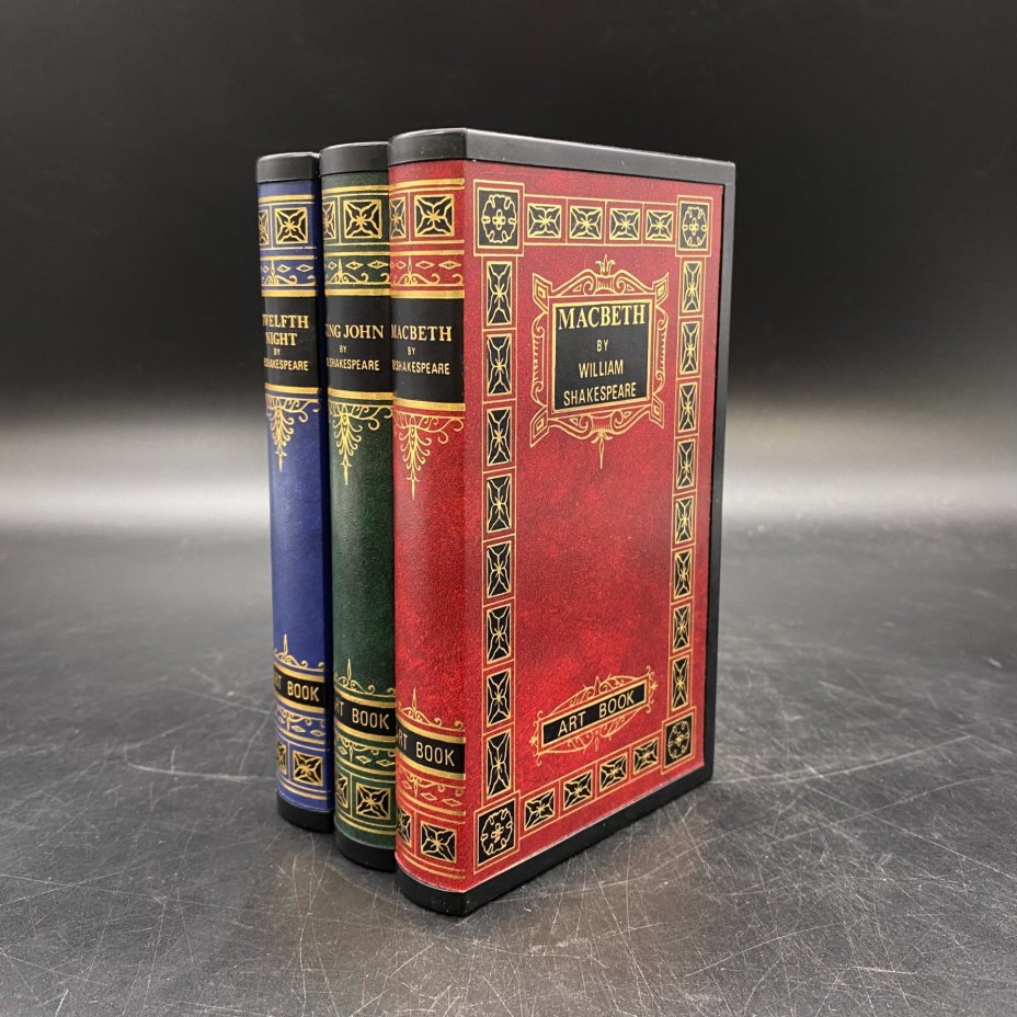 Сигаретница в виде набора книг Уильяма Шекспира (не работает)