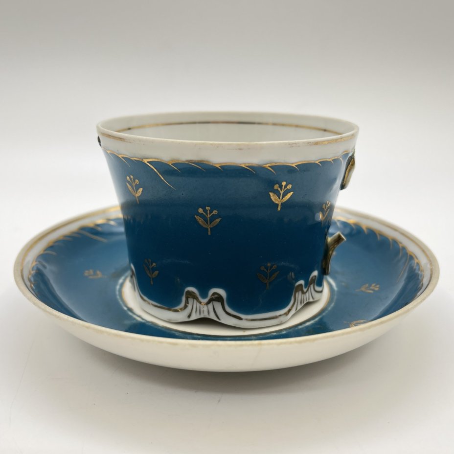 Пара чайная с цветочным декором, фарфор, крытье, золочение, Дмитровский фарфоровый завод (ДФЗ Вербилки), СССР, 1951-1954 гг.