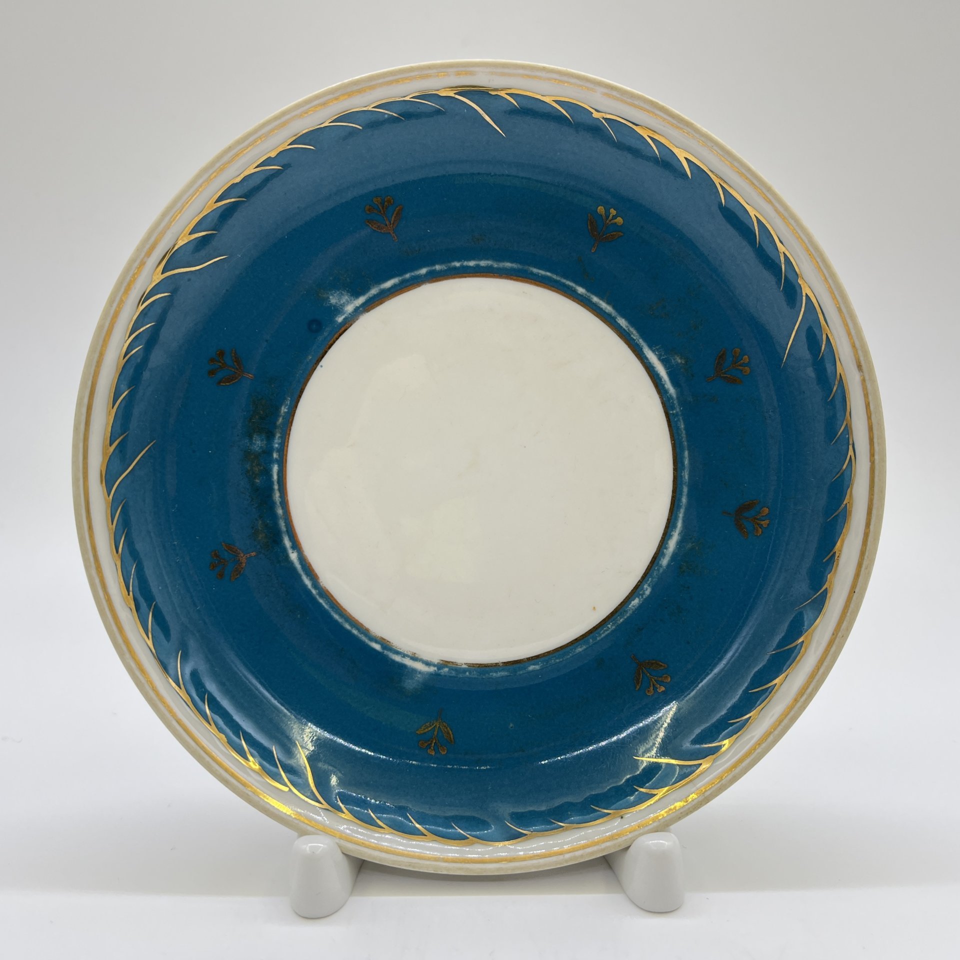 Пара чайная с цветочным декором, фарфор, крытье, золочение, Дмитровский фарфоровый завод (ДФЗ Вербилки), СССР, 1951-1954 гг.